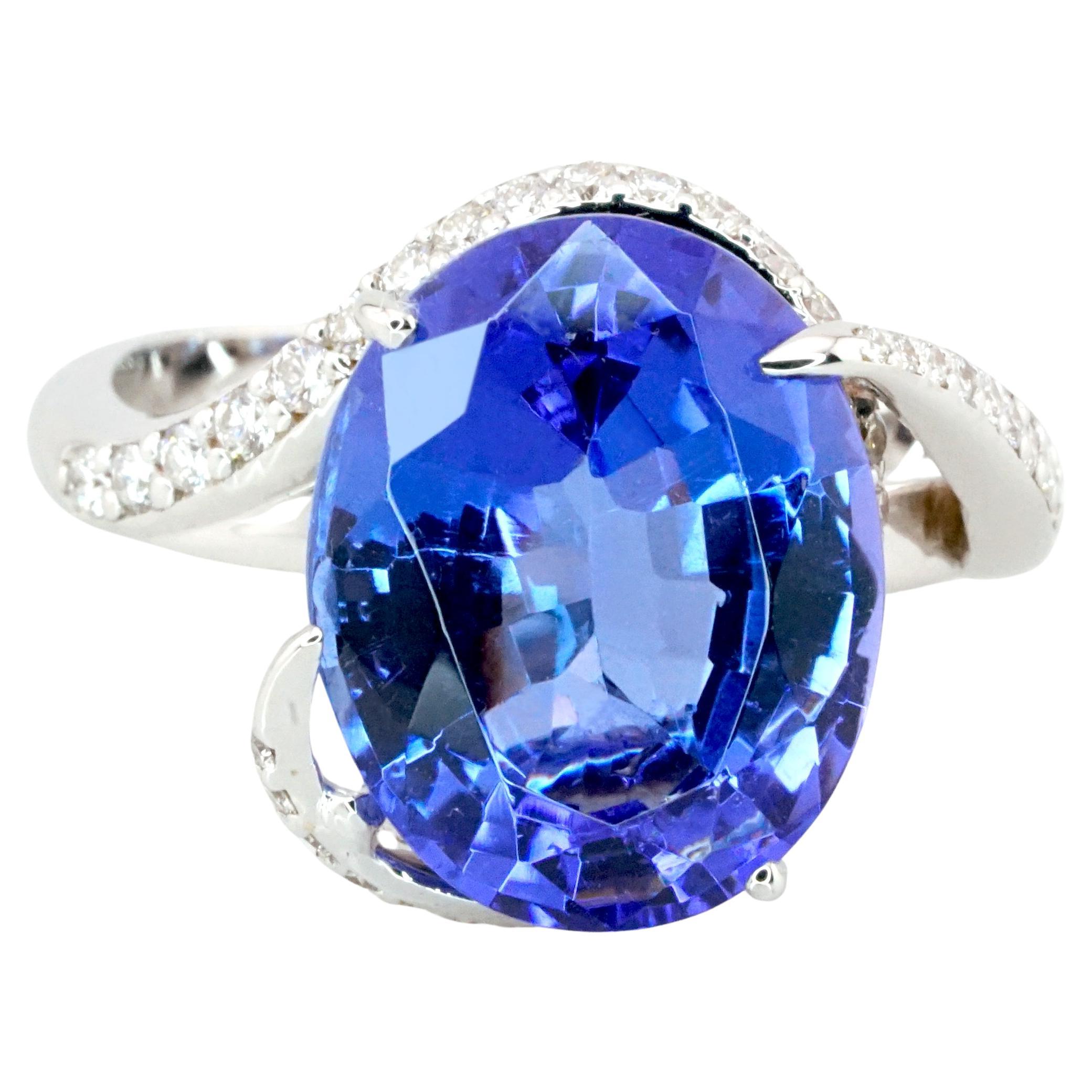 EGL South Africa Certified 7 Carat Blue Violet Tanzanite 18 Carats Gold Ring For Sale