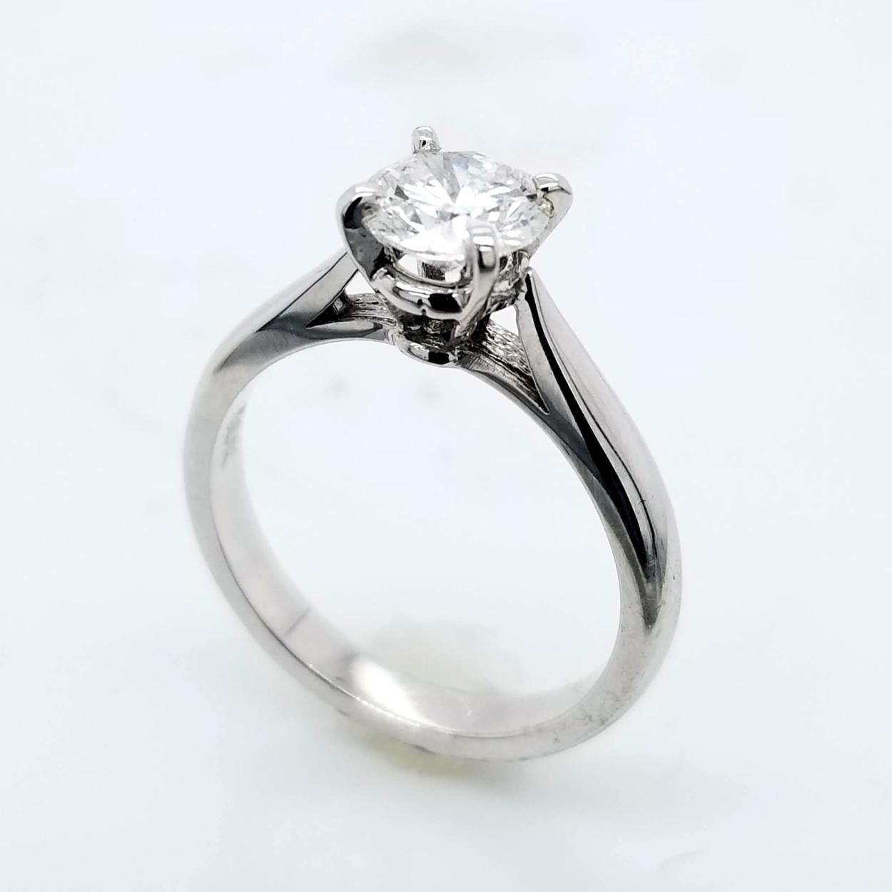 Round Cut EGL US 1.00 Carat F-G/SI3 Round Brilliant Diamond 14 Karat Solitaire Ring For Sale