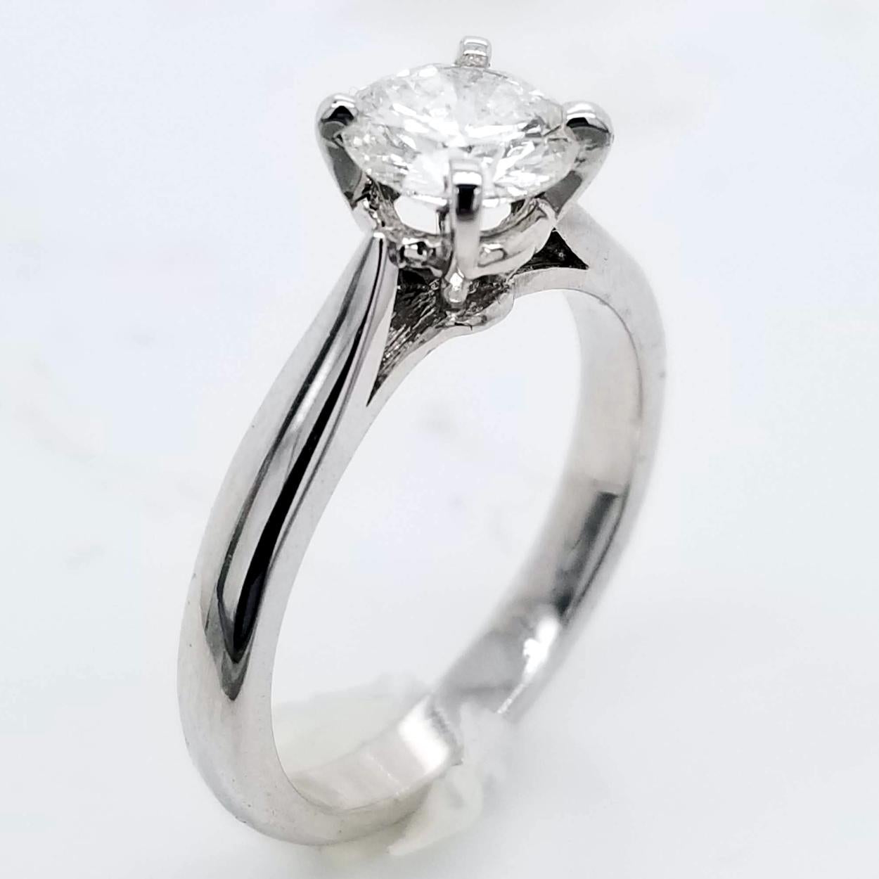 EGL US 1.00 Carat F-G/SI3 Round Brilliant Diamond 14 Karat Solitaire Ring In New Condition For Sale In Los Angeles, CA