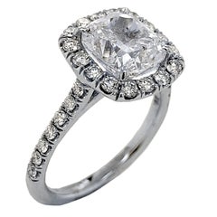 EGL US 3,01 Karat E/SI3 Diamant im Kissenschliff 18 Karat Pavé gefasster Ring mit Halo