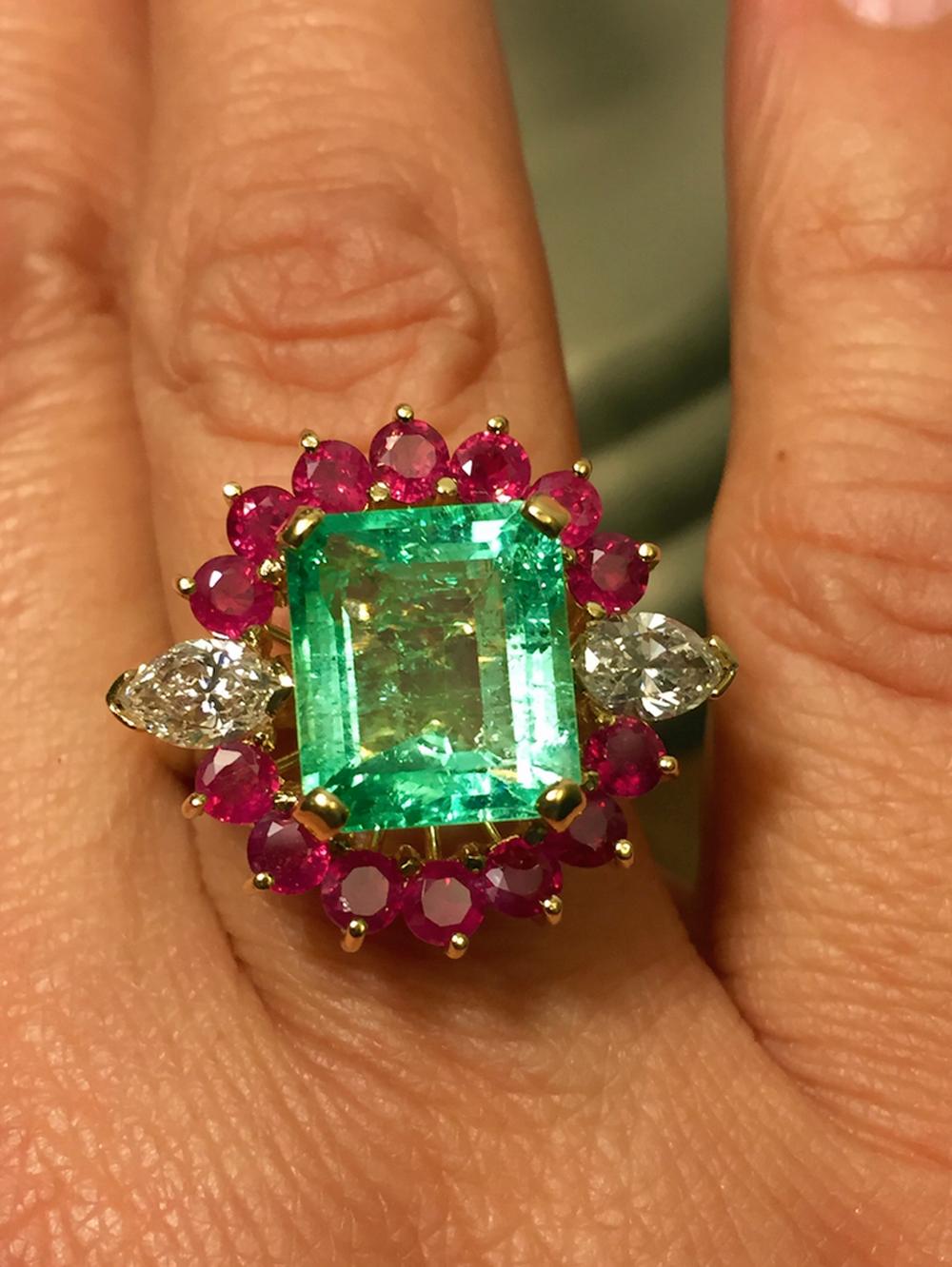 Contemporary EGL USA Certified 7.14 Carat Colombian Emerald Diamond & Ruby Cocktail Ring  For Sale