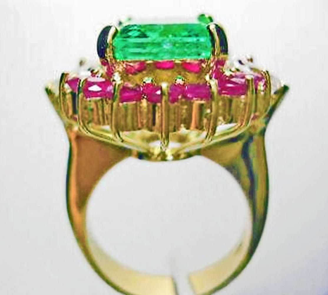 Emerald Cut EGL USA Certified 7.14 Carat Colombian Emerald Diamond & Ruby Cocktail Ring  For Sale