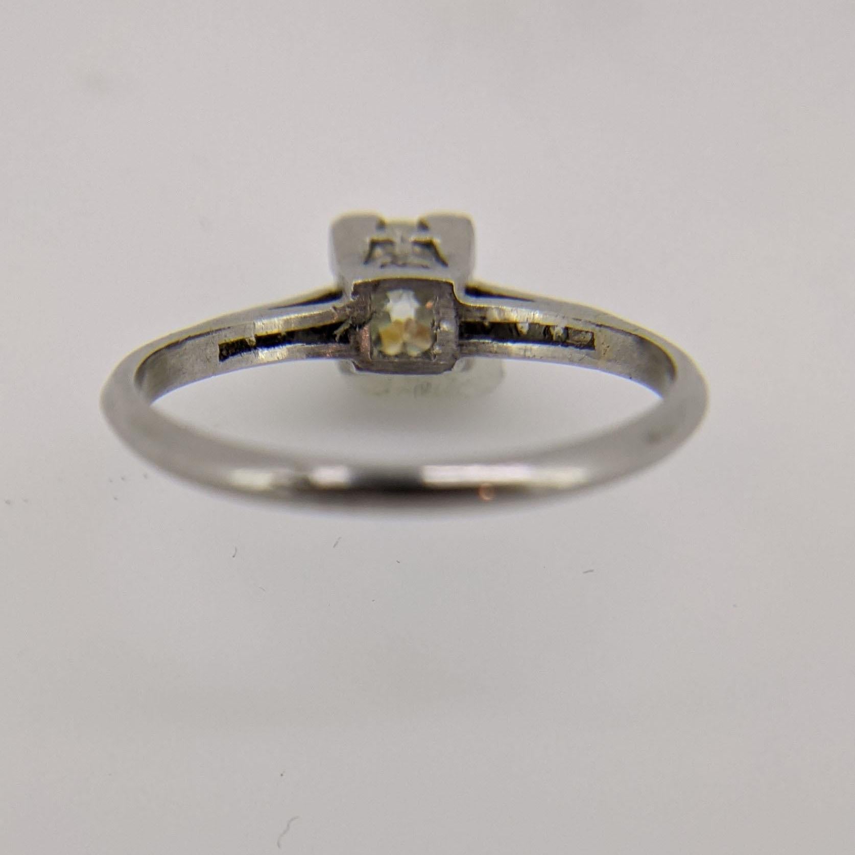 EGL USA Certified Vintage Edwardian-Era Platinum 0.76 Carat Diamond Ring For Sale 2
