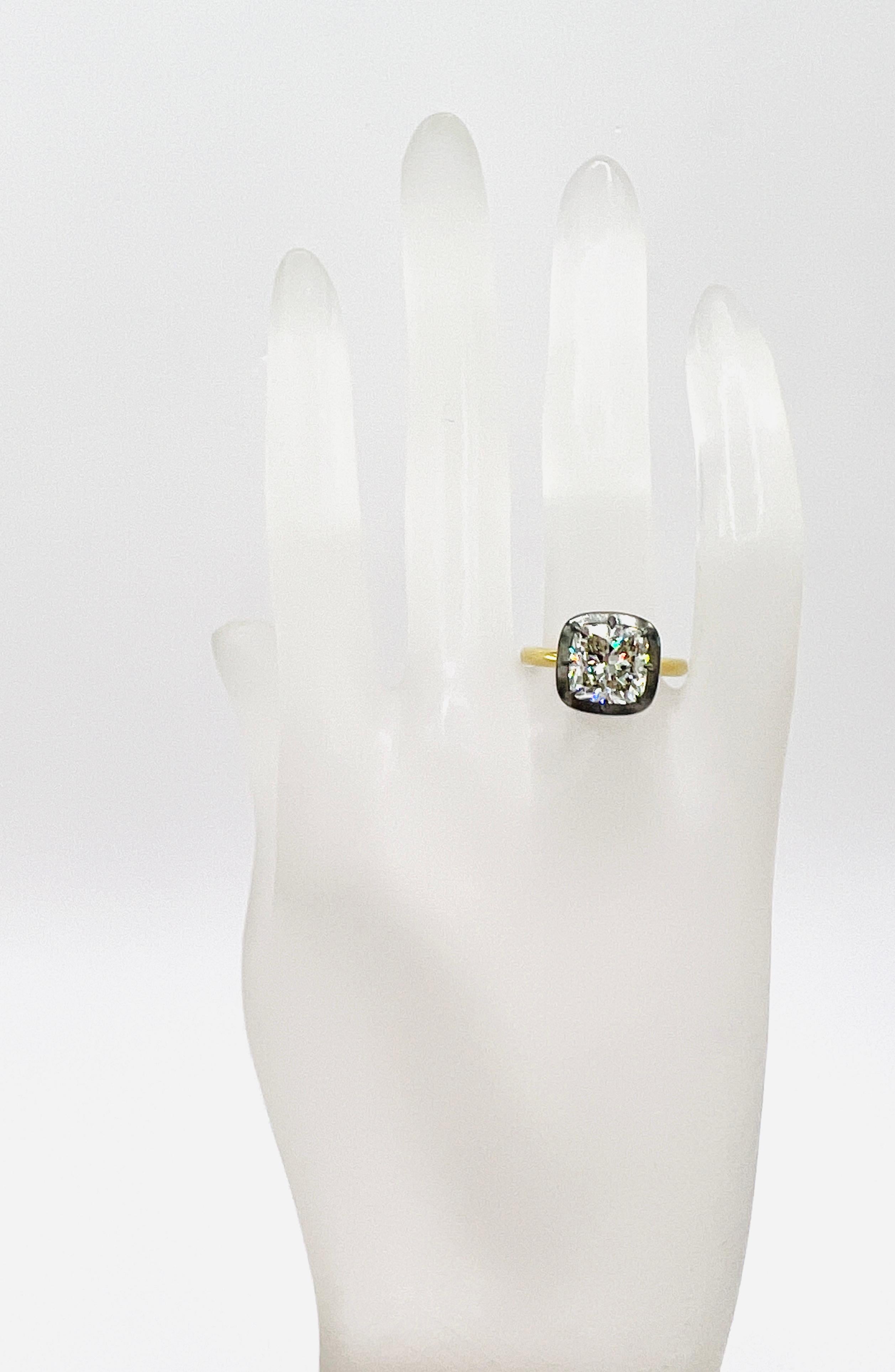 Taille coussin Bague EGL en or jaune 18 carats et rhodium noir avec diamant blanc en forme de coussin en vente