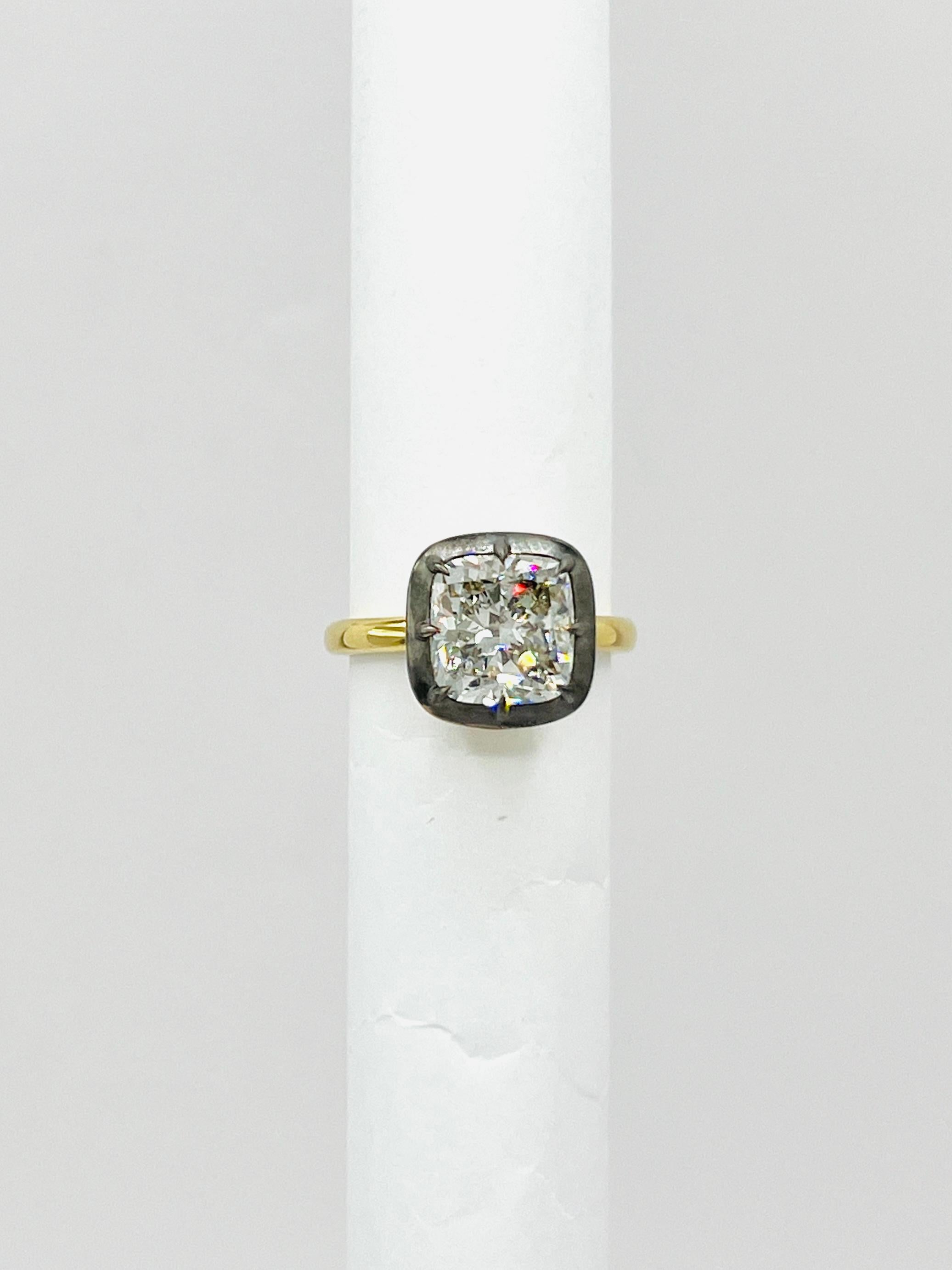 EGL White Diamond Cushion Ring in 18K Yellow Gold & Black Rhodium In New Condition For Sale In Los Angeles, CA