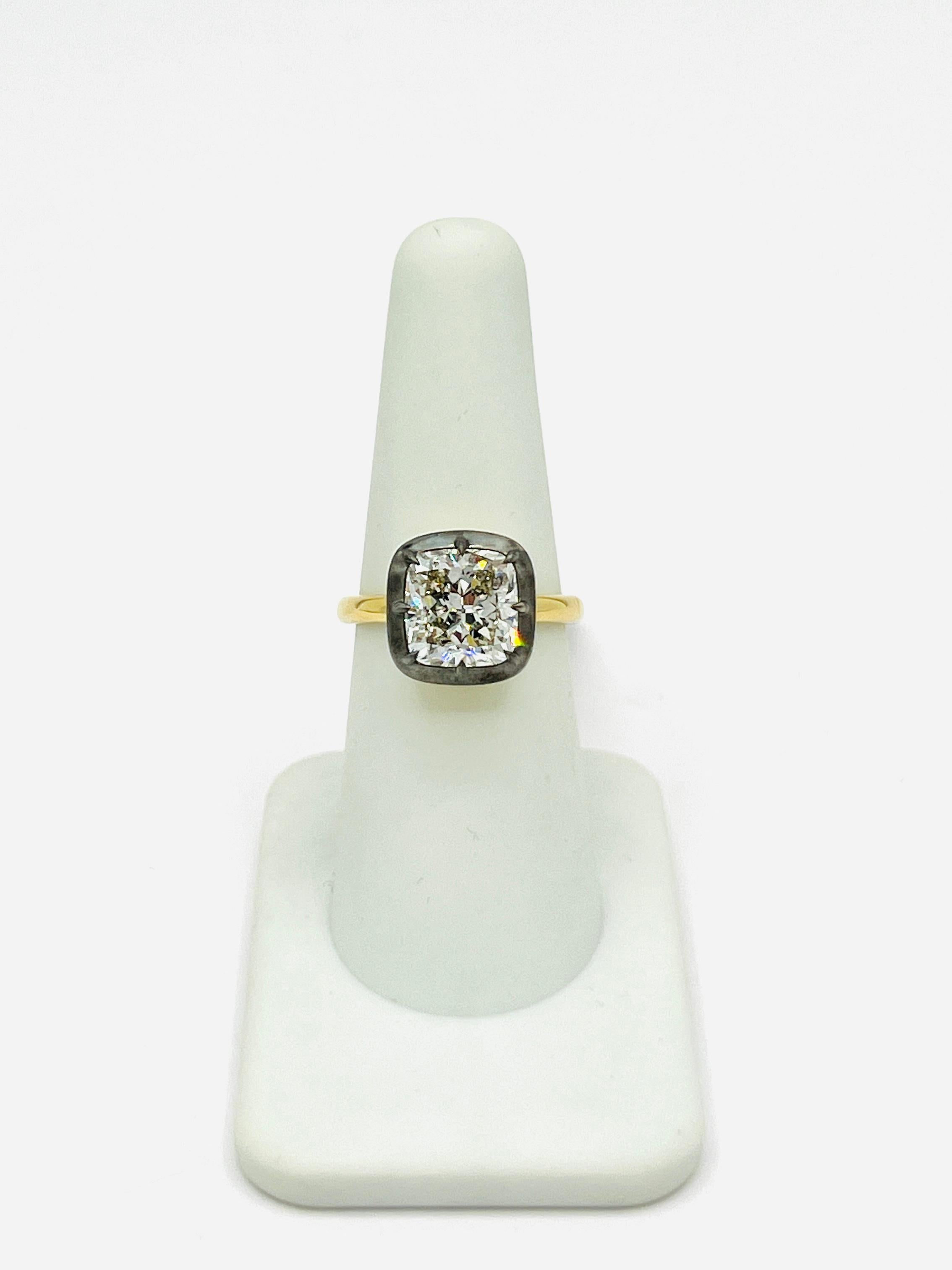 EGL White Diamond Cushion Ring in 18K Yellow Gold & Black Rhodium For Sale 2