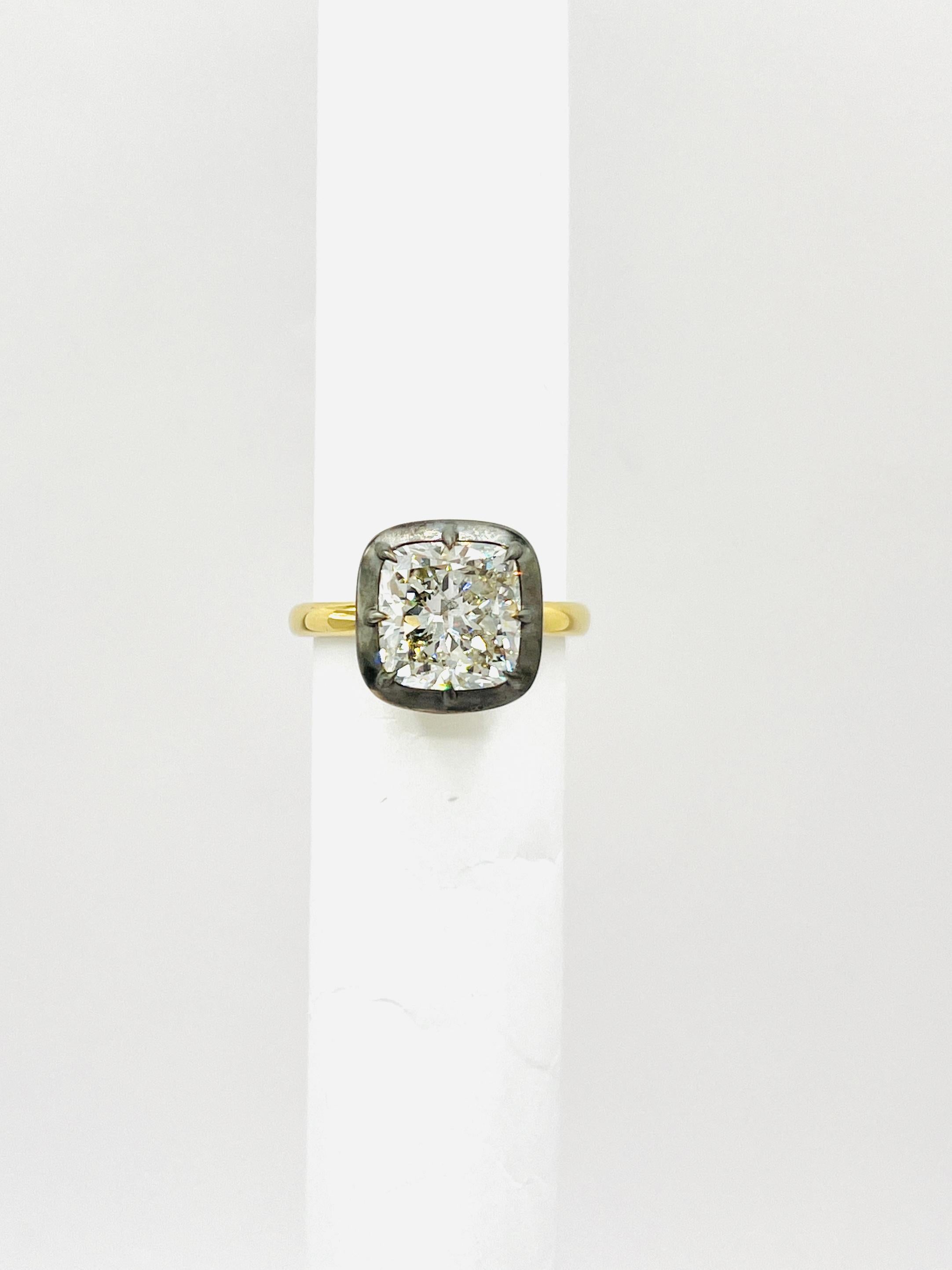 EGL White Diamond Cushion Ring in 18K Yellow Gold & Black Rhodium For Sale 3