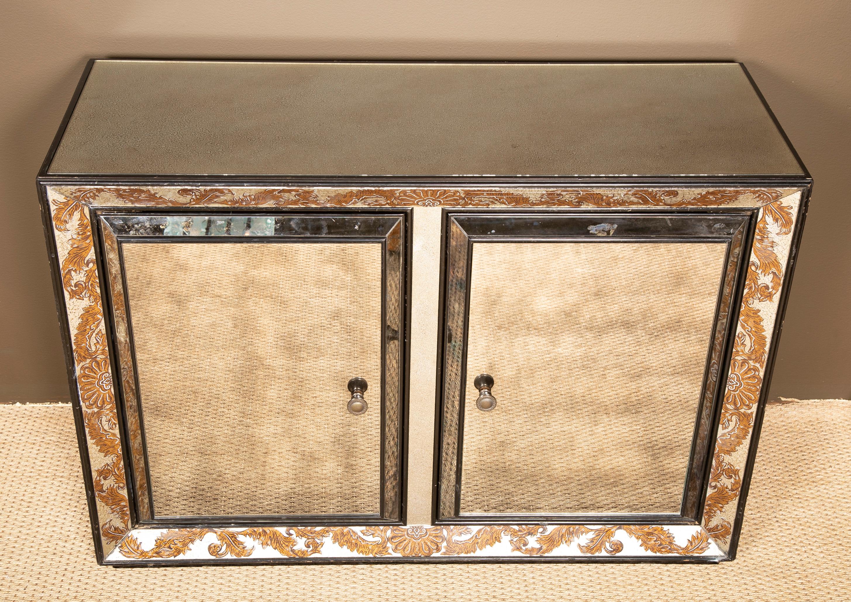 Églomisé Mirrored Cabinet by James Mont In Good Condition In Stamford, CT