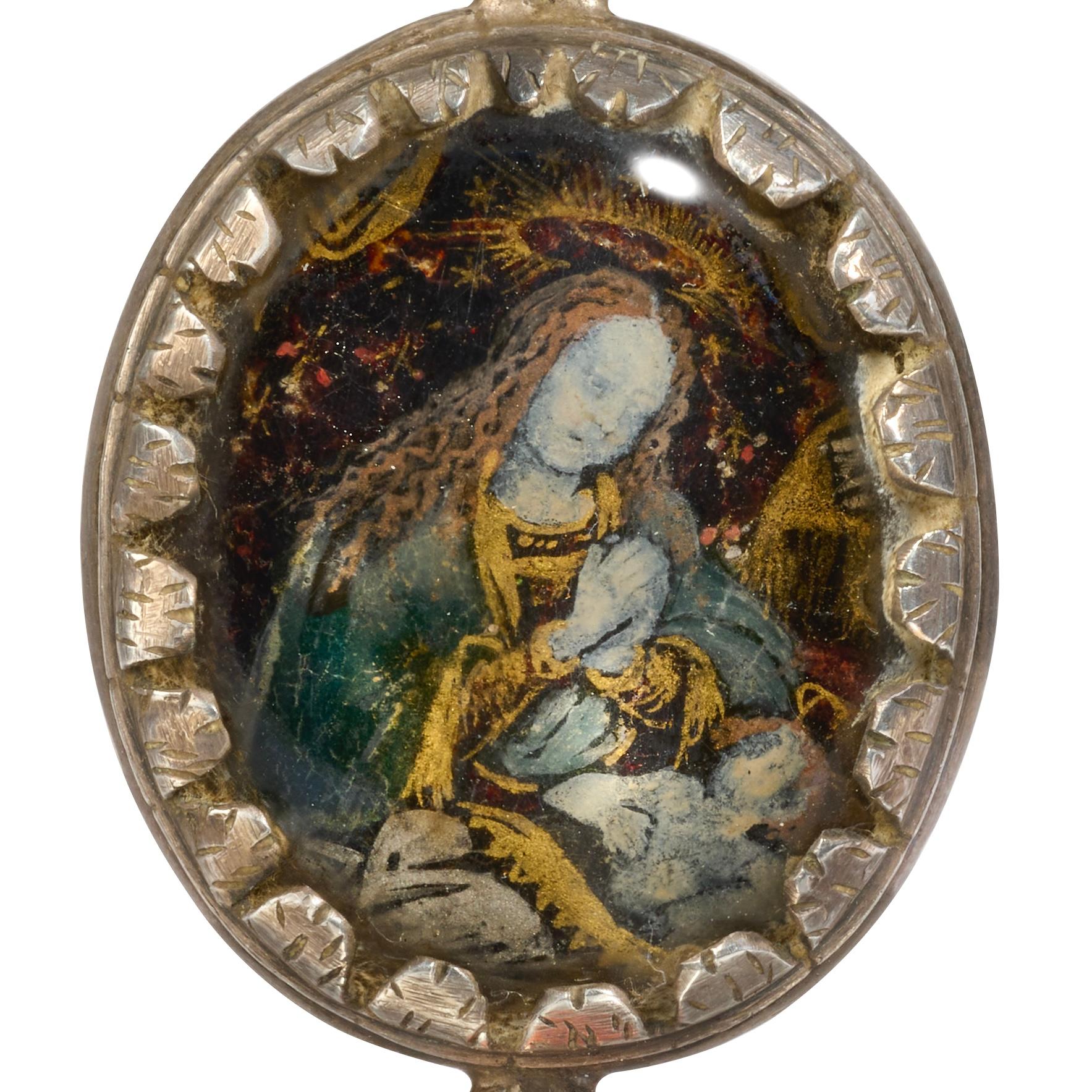 Eglomisé Pendant of the Virgin and Child with Reliquary. Spanish, 17th century In Good Condition For Sale In London, GB