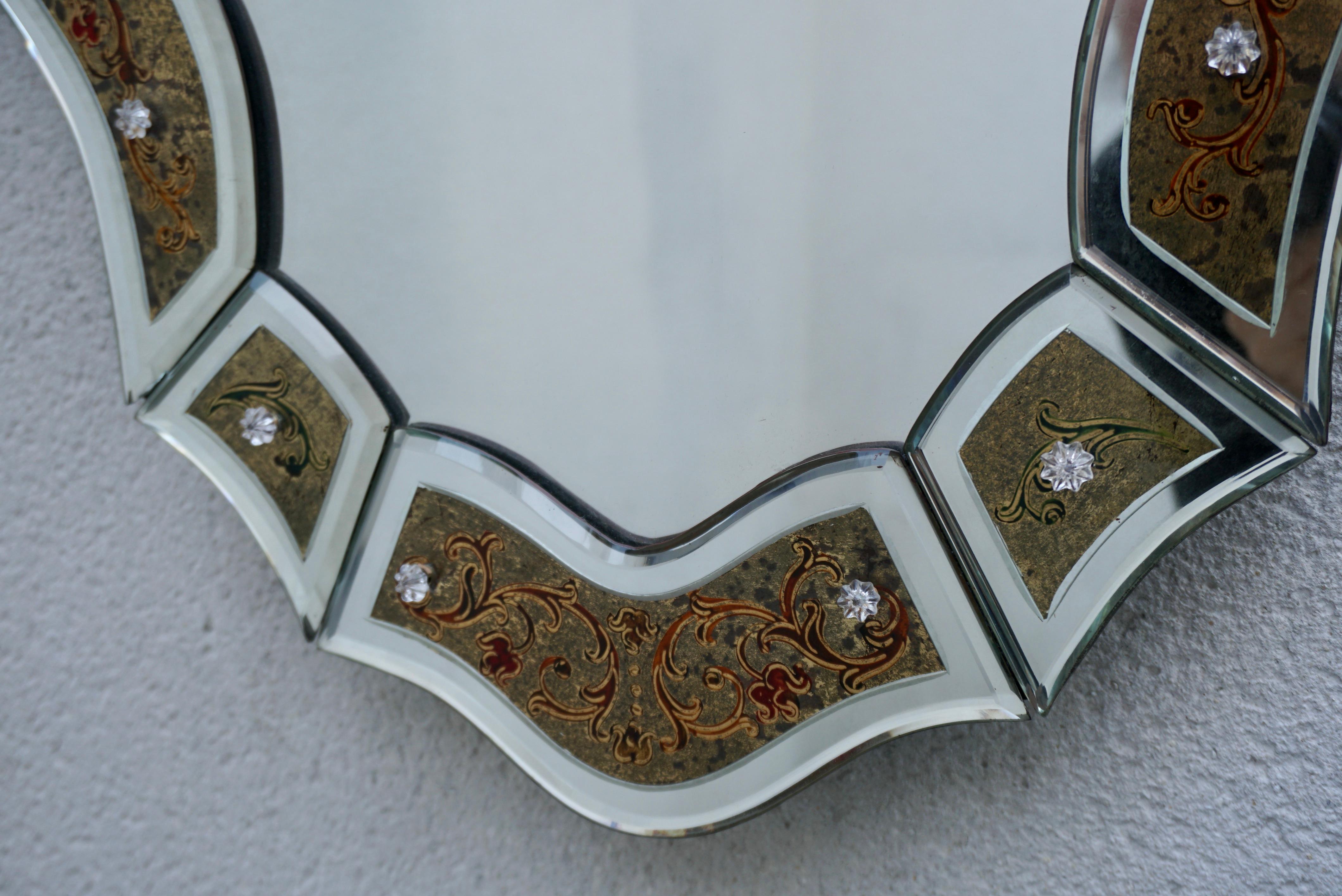 Eglomisé Venetian Mirror with Floral Details, Italy, 20th Century In Good Condition For Sale In Antwerp, BE