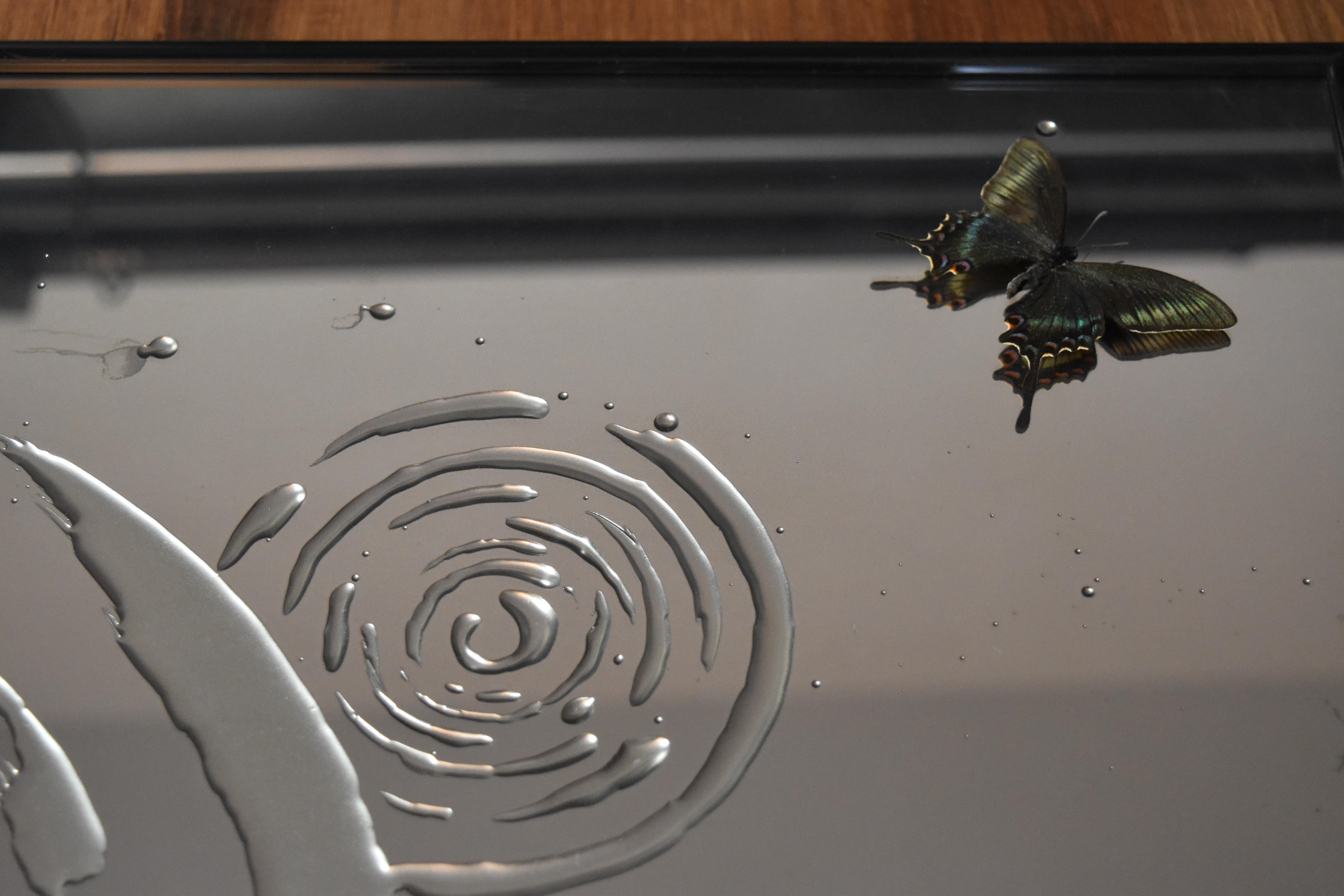 eglomised glass with butterfly and water ripples For Sale 1