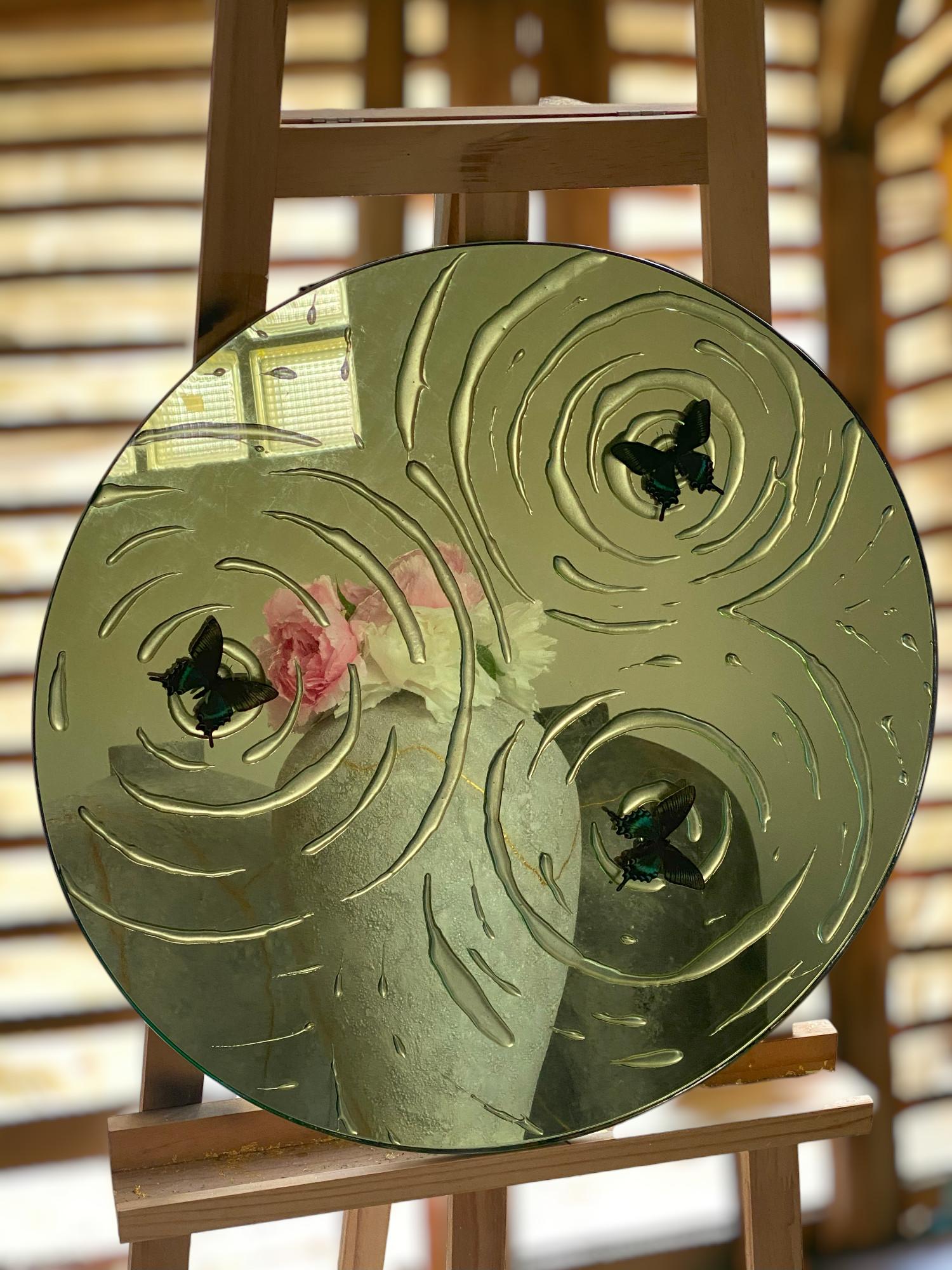 Eglomised mirror with pure gold and real butterfly For Sale 3