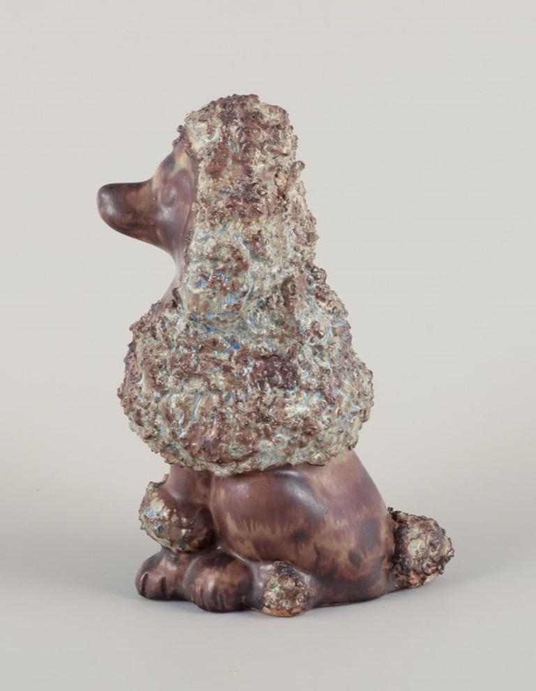Smaltato EGO Lidköping, Gres, Svezia. Figura in ceramica di un barboncino. in vendita