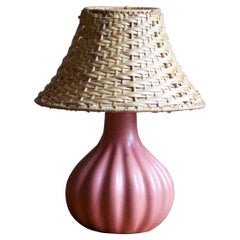 Ego Stengods:: lampe de table cannelée:: grès:: rotin:: Suède:: années 1960