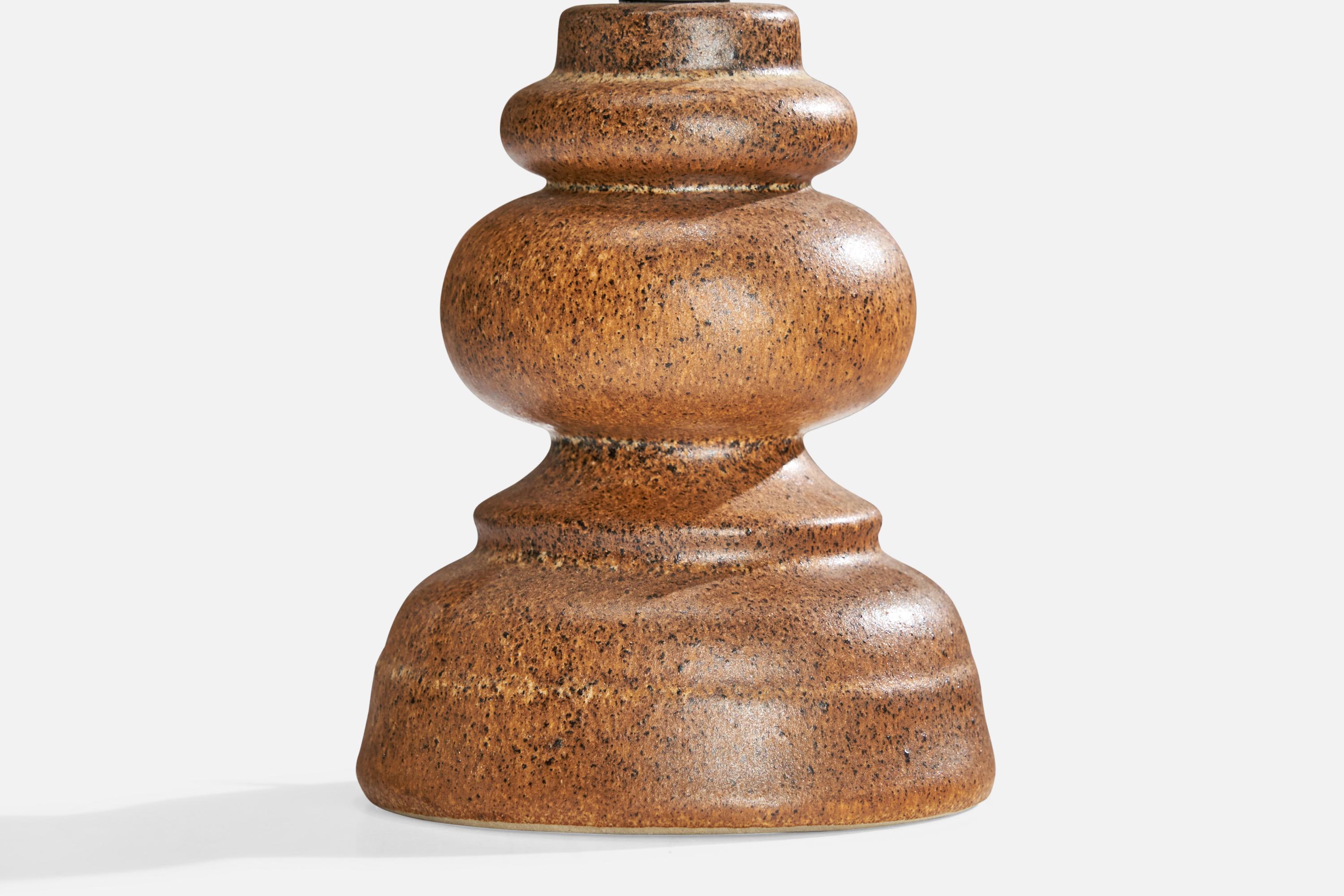 Milieu du XXe siècle Ego Stengods, lampe de bureau, grès, rotin, Suède, années 1960 en vente