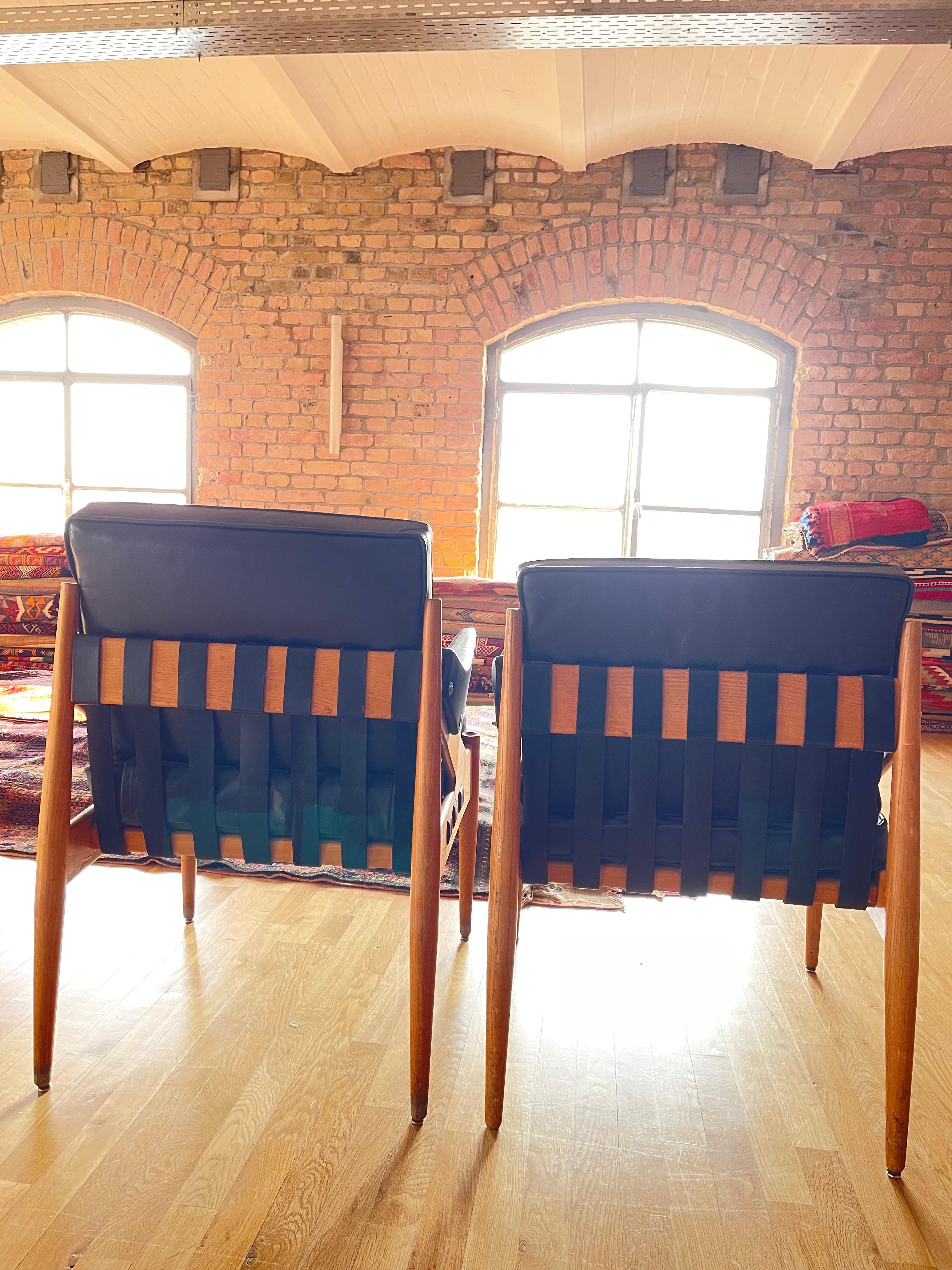 Egon Eiermann 122A Wilde Spieth Pair of Chairs In Fair Condition For Sale In Berlin, DE