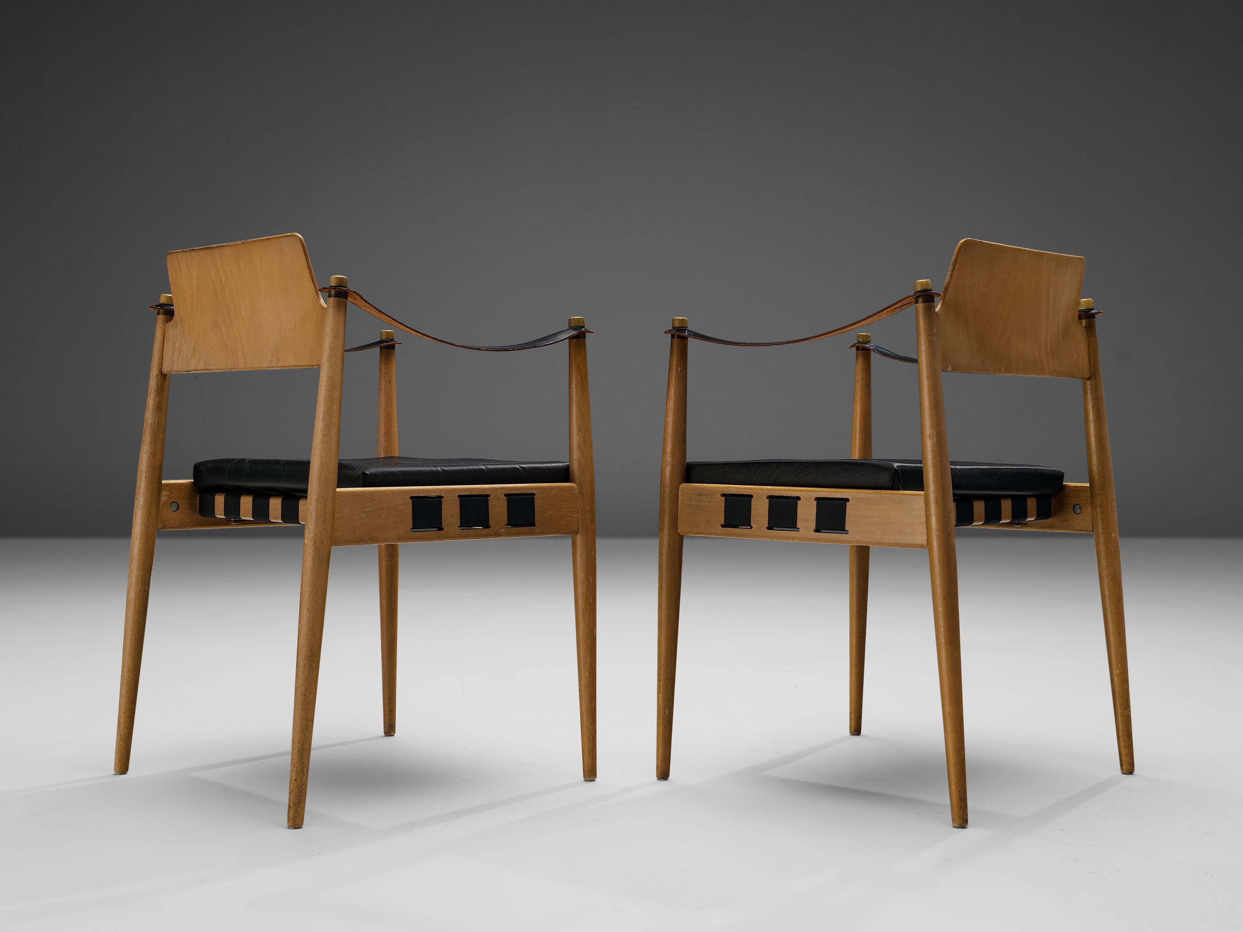 Egon Eiermann for Wilde and Spieth, pair of armchairs, beech, leather, leatherette, Germany, 1960s

Pair of armchairs designed by famous postwar German architect Egon Eiermann in the 1960s. These chairs feature armrests made out of a black leather