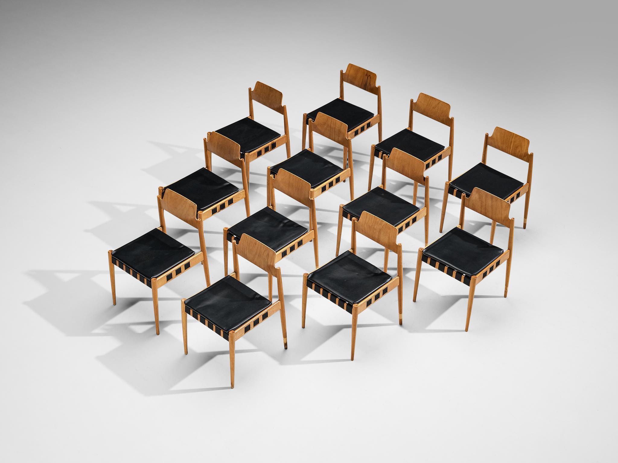 Egon Eiermann for Wilde and Spieth, dining chairs, beech, leather, leatherette, Germany, 1960s

Famous postwar German architect Egon Eiermann designed these chairs for German manufacturer Wilde + Spieth in the early 1960s. These chairs remind of