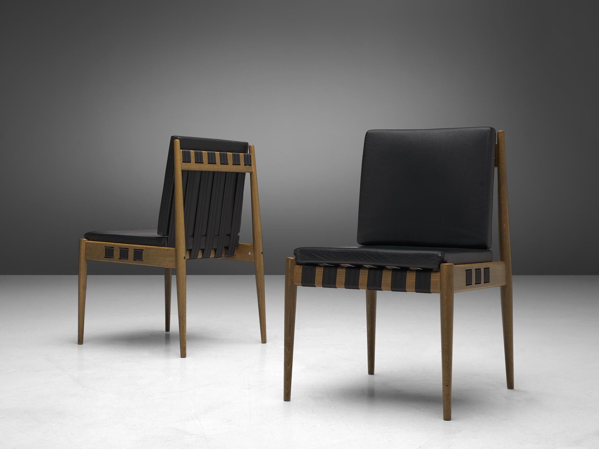 Egon Eiermann, pair of dining chairs model SE121, beech, canvas, leatherette, Germany, design 1961

The versatile chair SE121 was originally designed for the interior of the Kaiser-Wilhelm-Gedächtniskirche in Berlin, of which Egon Eiermann build