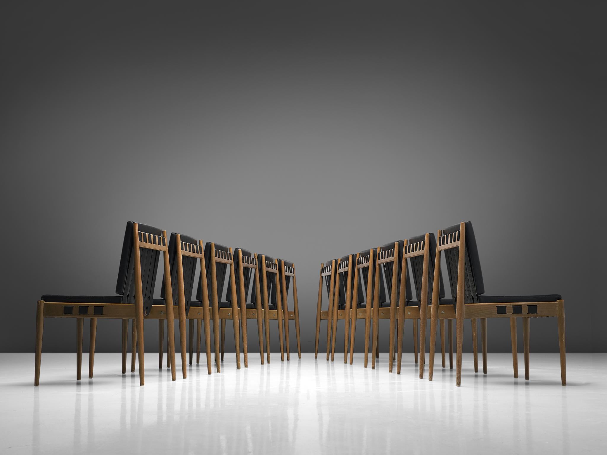 Egon Eiermann, set of ten dining chairs model SE121, beech, canvas, leatherette, Germany, design 1961

The versatile chair SE121 was originally designed for the interior of the Kaiser-Wilhelm-Gedächtniskirche in Berlin, of which Egon Eiermann