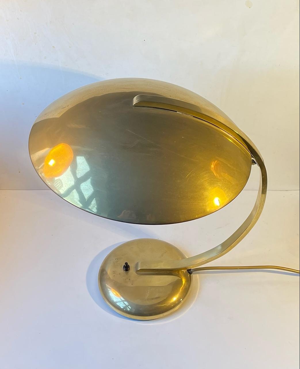 Lampe de bureau Bauhaus Egon Hillebrand en laiton, années 1940 Bon état - En vente à Esbjerg, DK