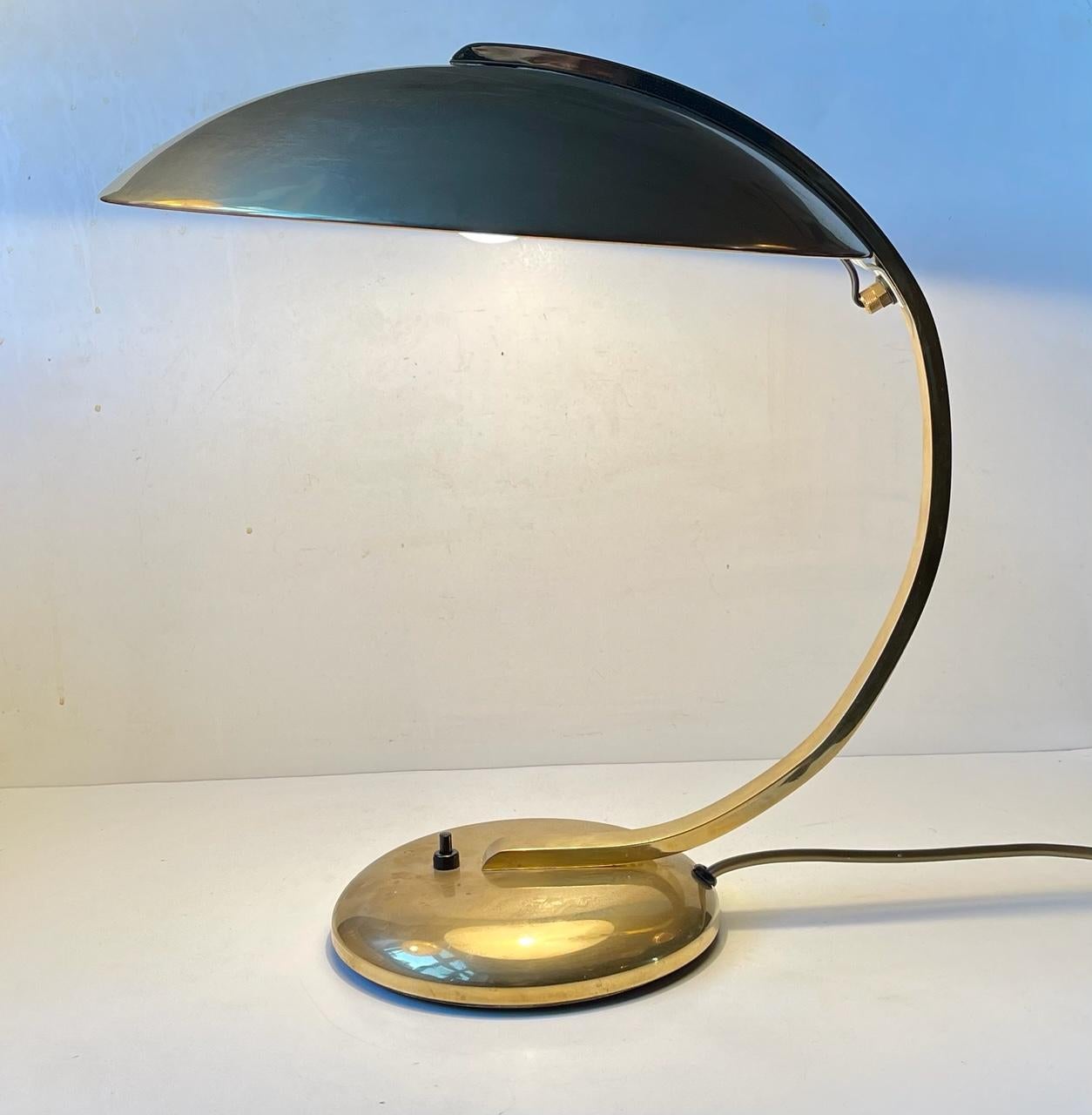 Milieu du XXe siècle Lampe de bureau Bauhaus Egon Hillebrand en laiton, années 1940 en vente