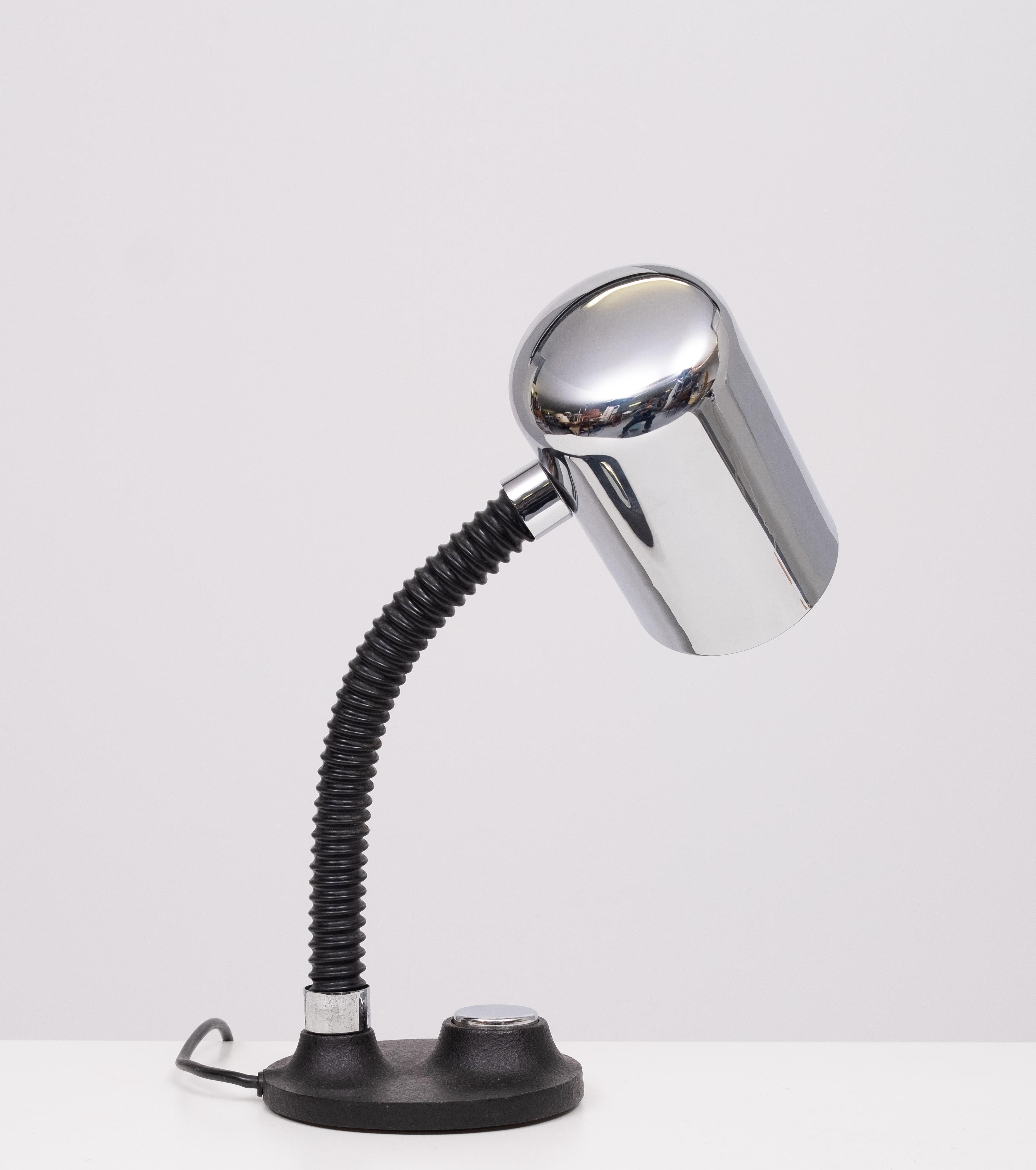Egon Hillebrand  Mesa cuello de cisne cromada  lámpara  1970s finales del siglo XX en venta