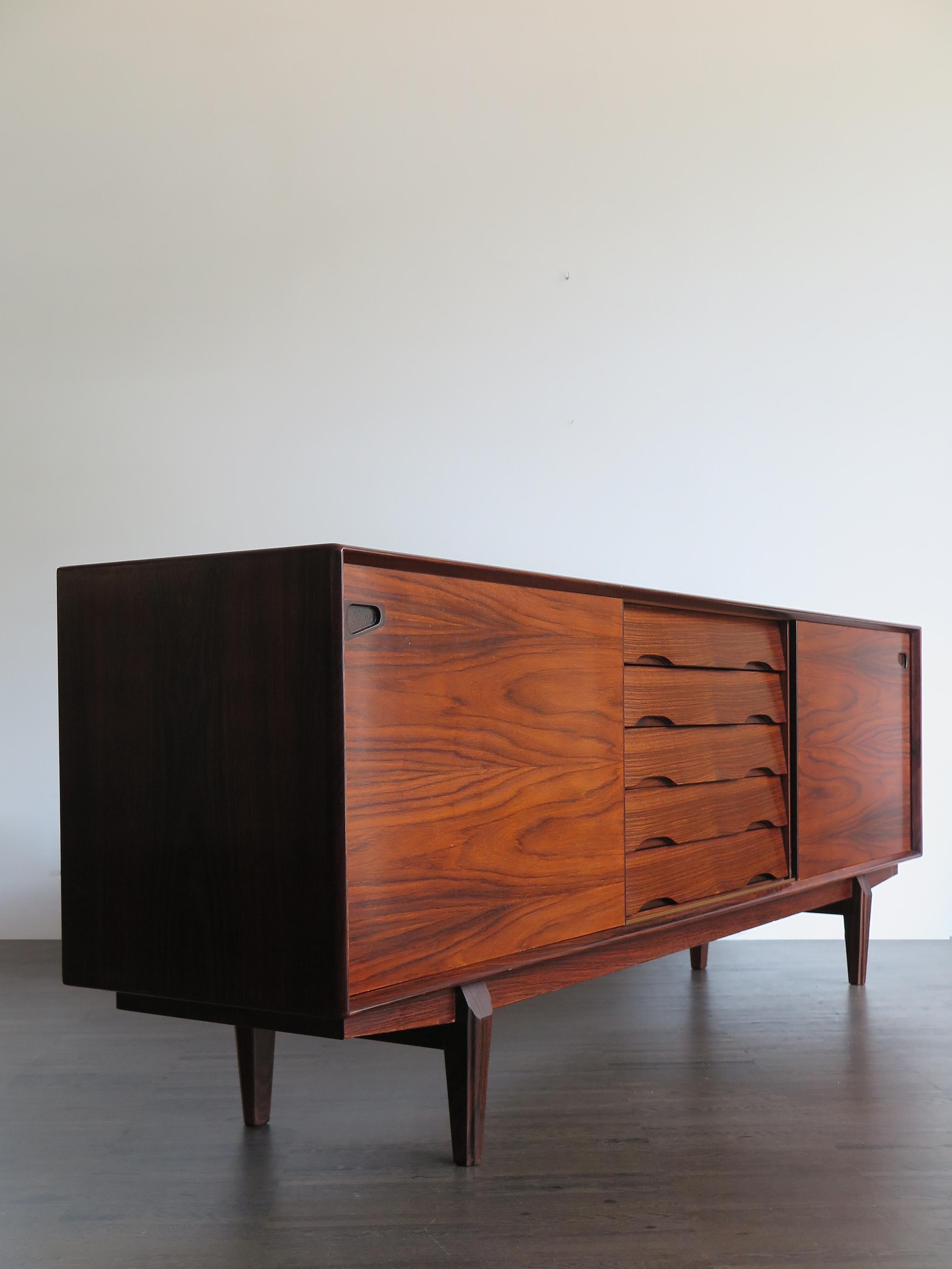 Egon Kristensen Skandinavisches Sideboard aus dunklem Holz aus der Mitte des Jahrhunderts, 1950er Jahre (Dänisch) im Angebot