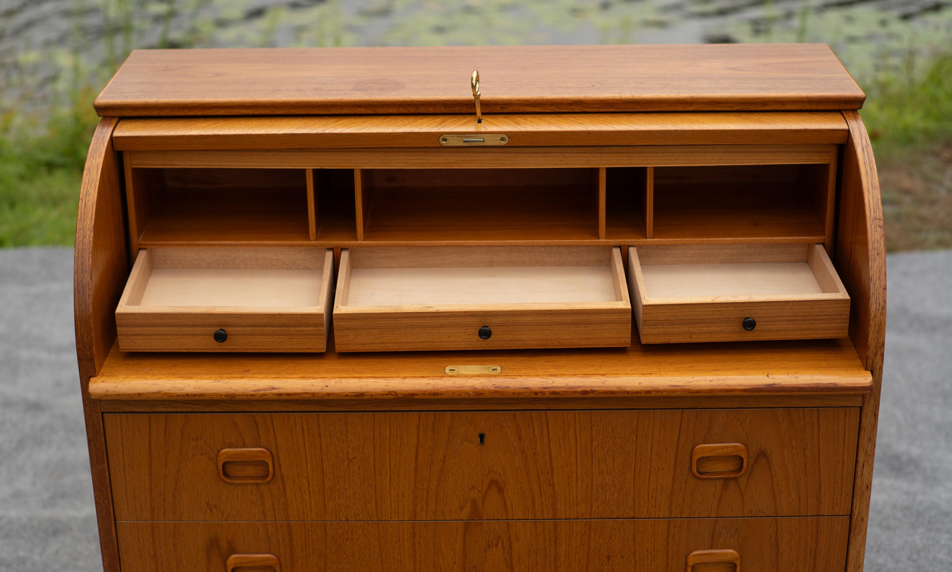 Egon Ostergaard for SMI Sweden Bookmatched Teak Roll Top Desk or Secretary For Sale 6