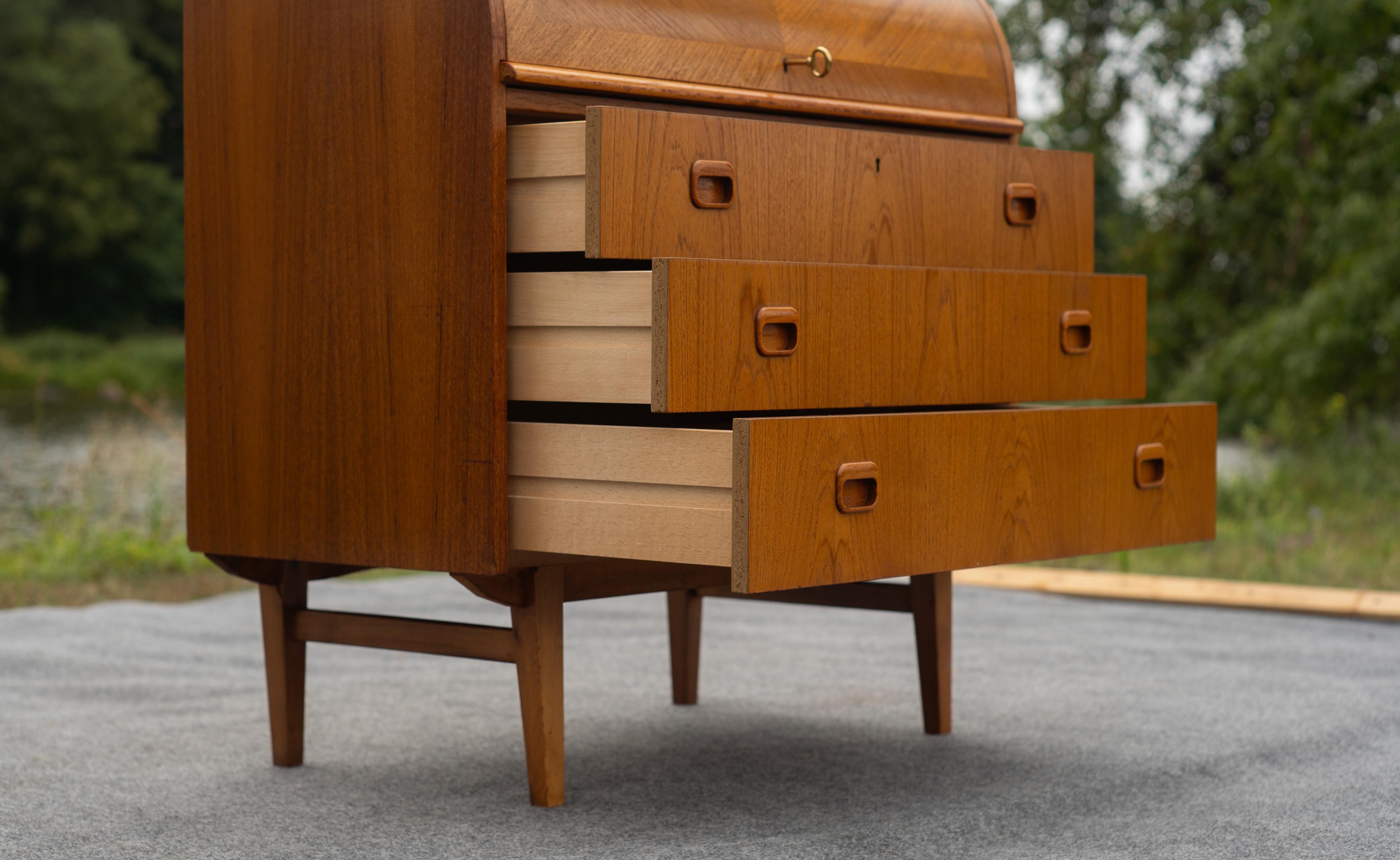Egon Ostergaard for SMI Sweden Bookmatched Teak Roll Top Desk or Secretary For Sale 2