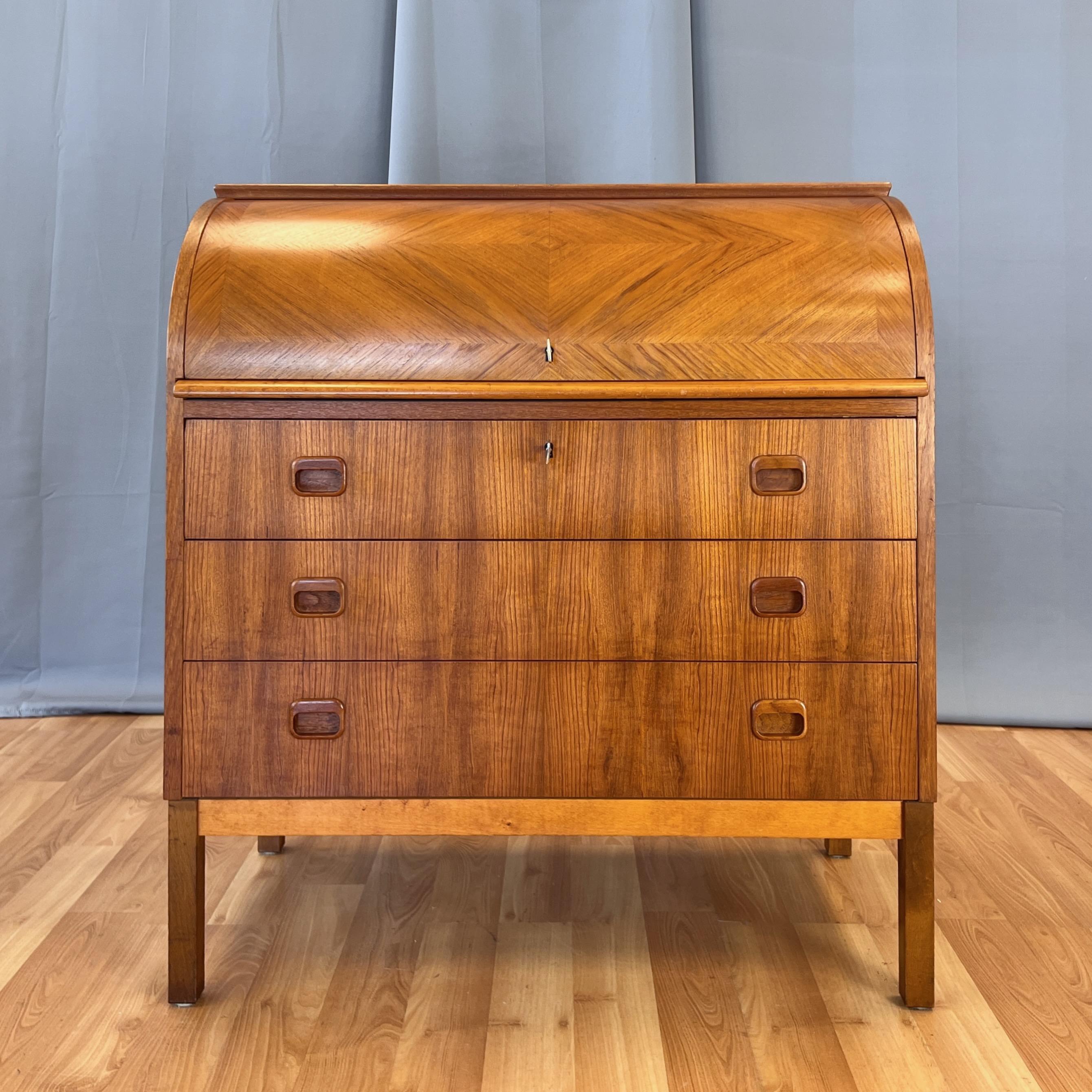 Scandinave moderne Bureau de secrétaire en teck Egon Ostergaard pour Svensk Mobelindustri, années 1960