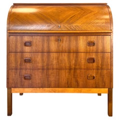Egon Ostergaard per Svensk Mobelindustri Scrivania in teak con piano a rotelle, anni '60