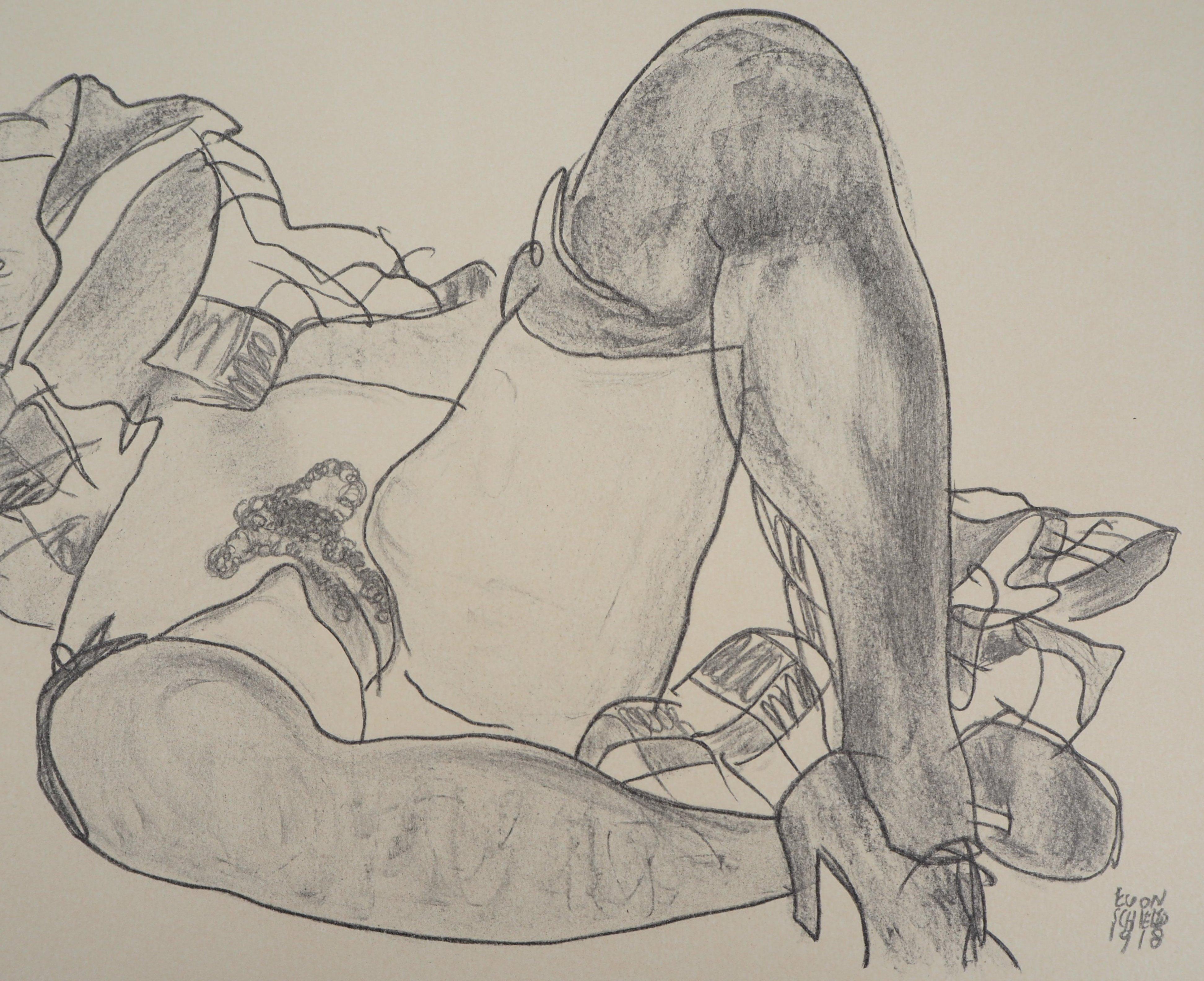 Egon SCHIELE (after)
Reclining Nude

Stone lithograph after a charcoal drawing of 1918
Printed signature in the plate 
On vellum 50 x 64 cm (c. 19.7 x  25 inches)

REFERENCES : The original drawing is referenced in Catalog raisonne Kallir