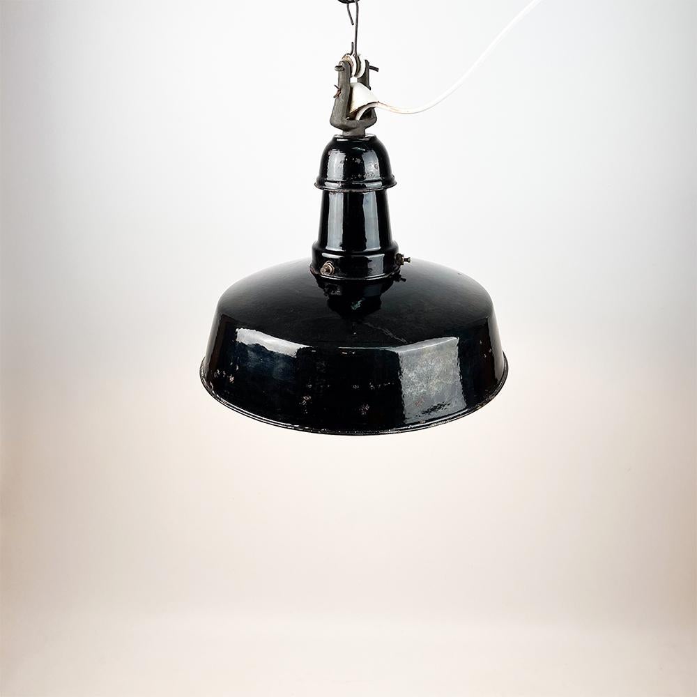 EGSA industrial enameled metal ceiling lamp, 1950's In Good Condition For Sale In FERROL, ES