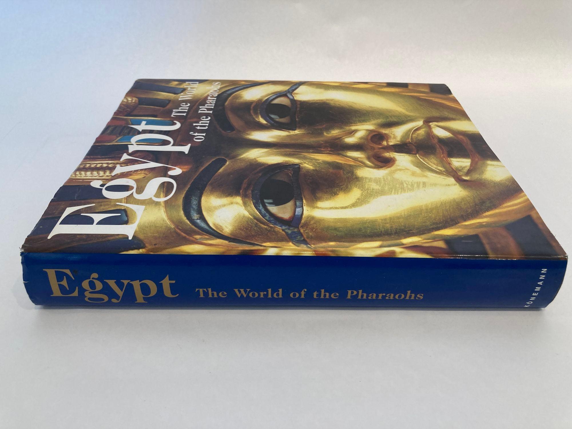Égyptien Égypte : The World of the Pharaohs Regine Schulz Grand livre à couverture rigide, 1st ED 1998 en vente