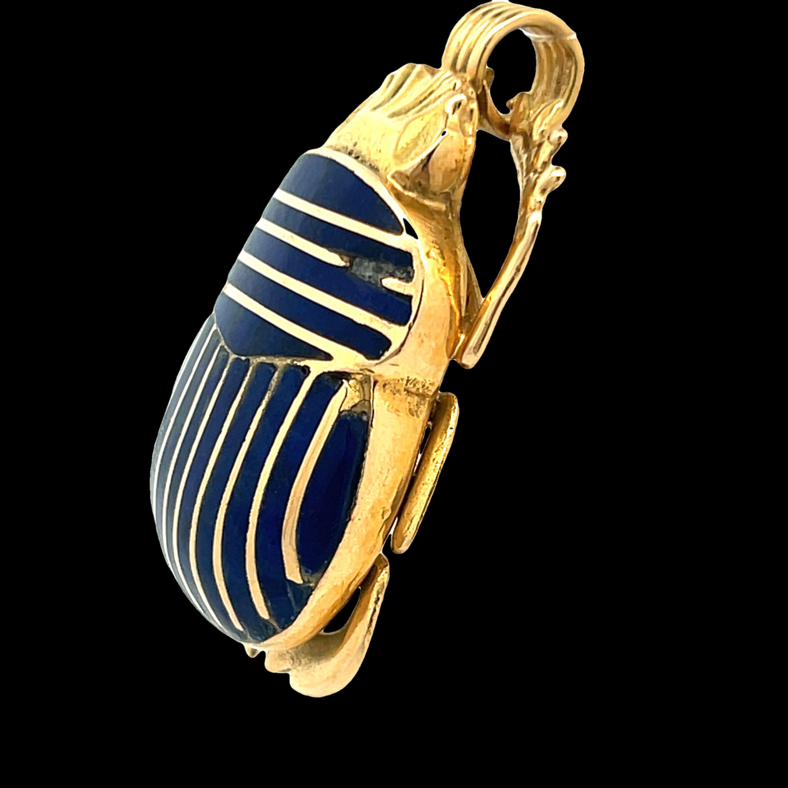 Pendentif égyptien en or jaune 18k Scarabée Beatles avec incrustation de Lapis en vente 2