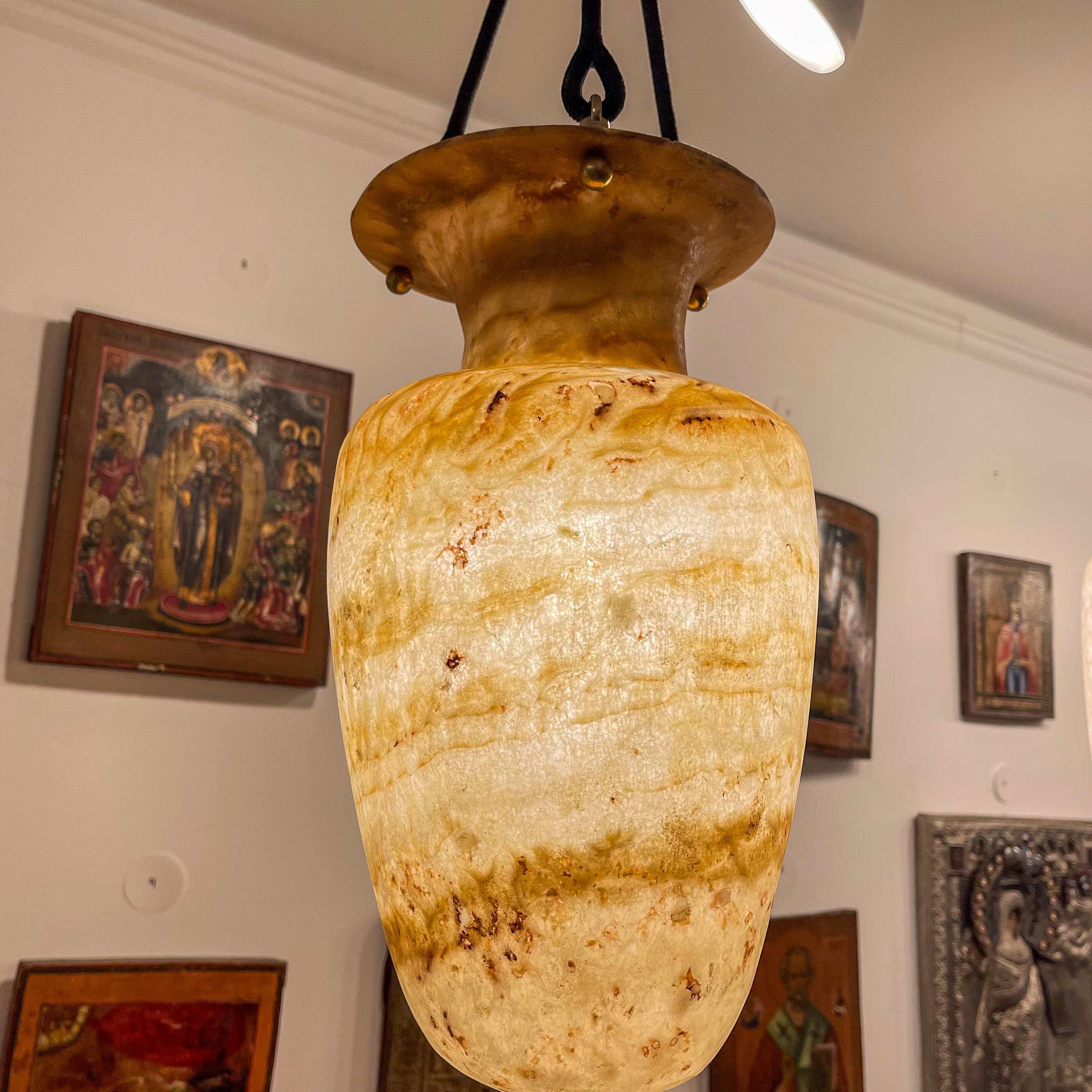 Lampada ad anfora in alabastro egiziano in vendita 1