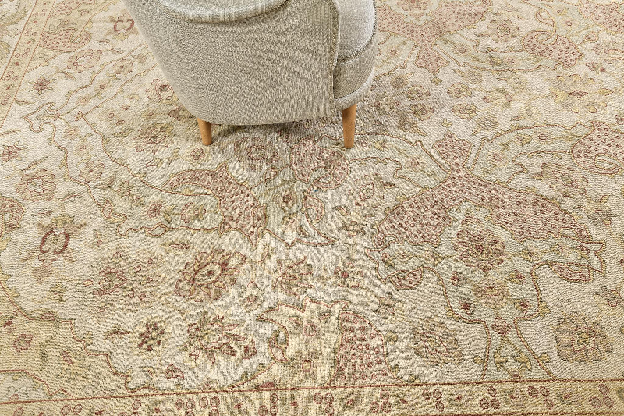 Denken Sie an ein europäisches oder westliches Thema mit einem Hauch von Luxus? Dieser Teppich ist perfekt für Ihr Interieur! Dieser Amritsar Design-Teppich hat einen einzigartigen doppelten Schuss und asymmetrische Knoten, die immer noch in Mode