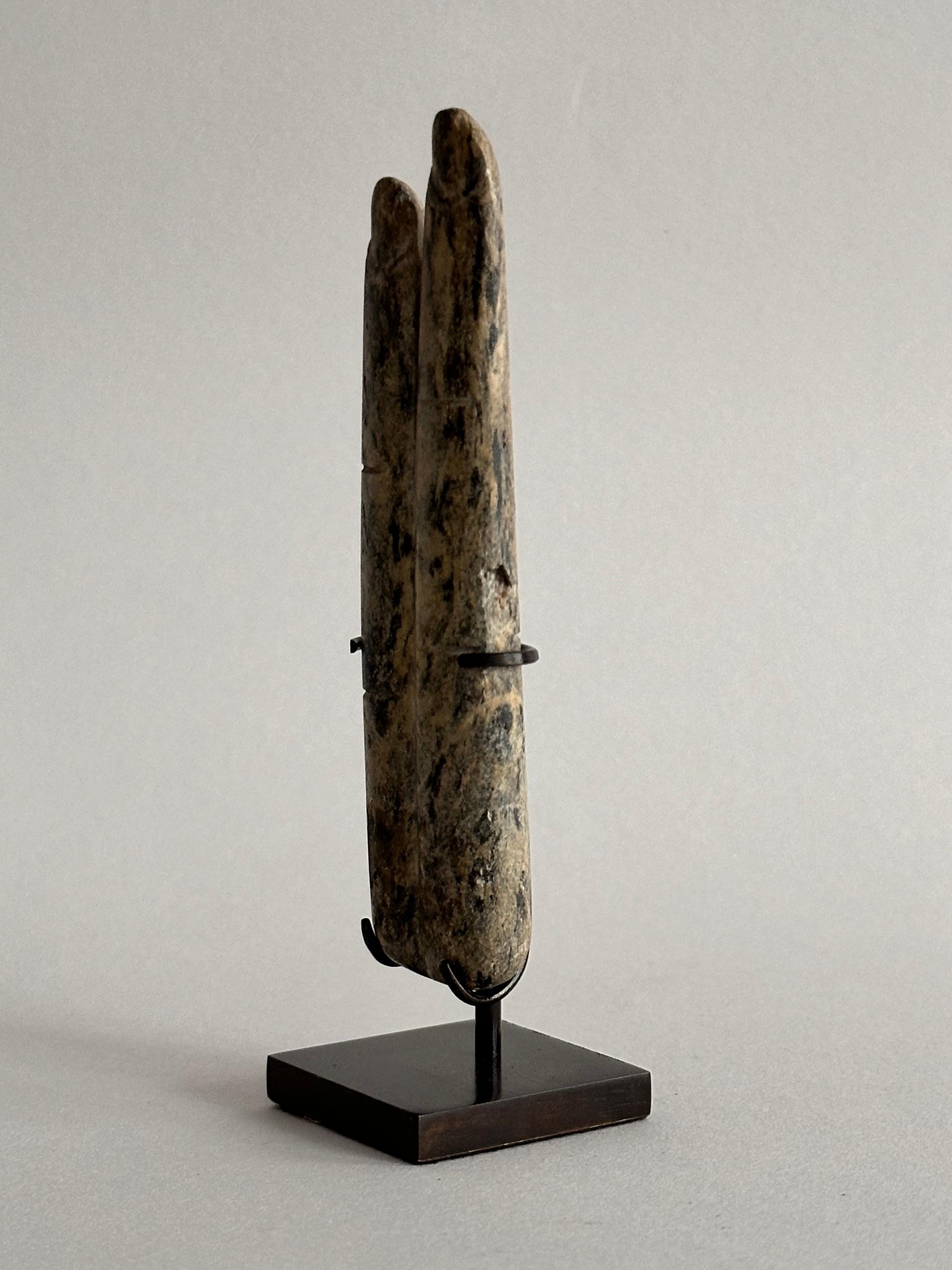 Egyptian Archeology,  Green Stone 2 Fingers Amulet,  Late Period  (664-332 BC) In Good Condition In PARIS, FR