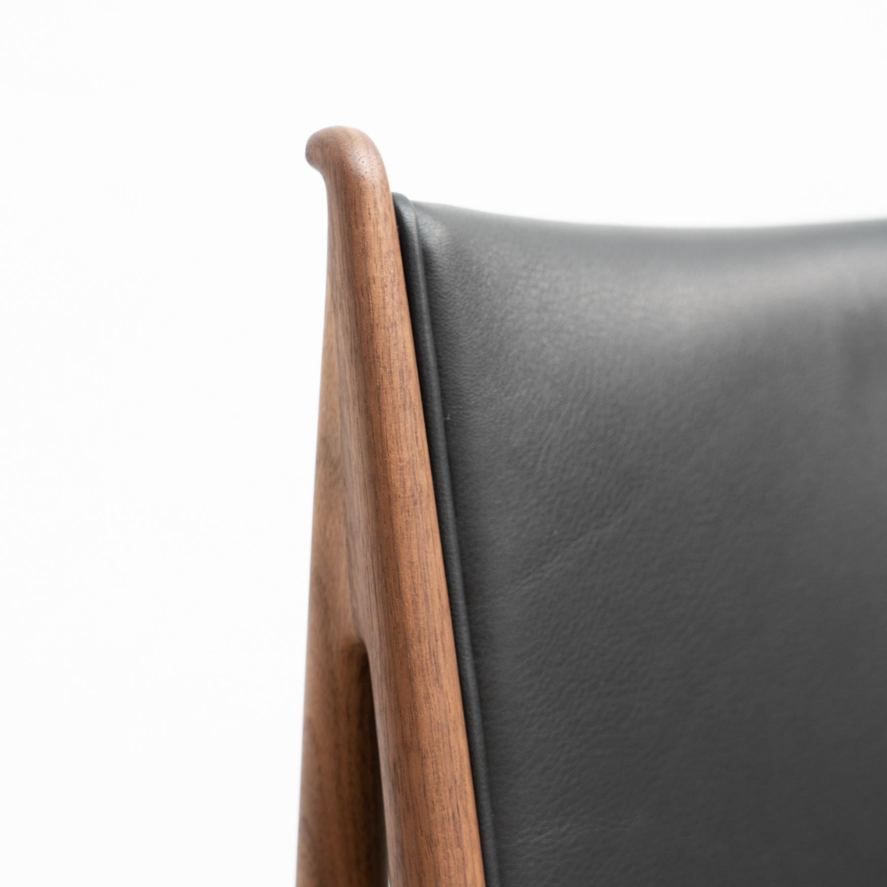 Egyptian Armchair in Wood and Leather, by Finn Juhl In New Condition In Barcelona, Barcelona