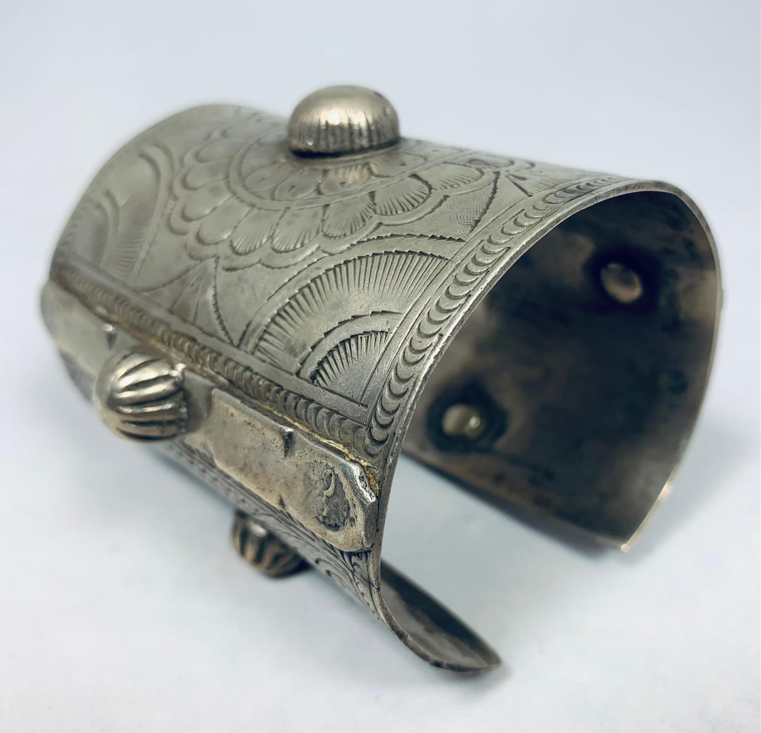 Ägyptisches Bedouin-Silber-Manschettenarmband im Zustand „Gut“ im Angebot in Point Richmond, CA