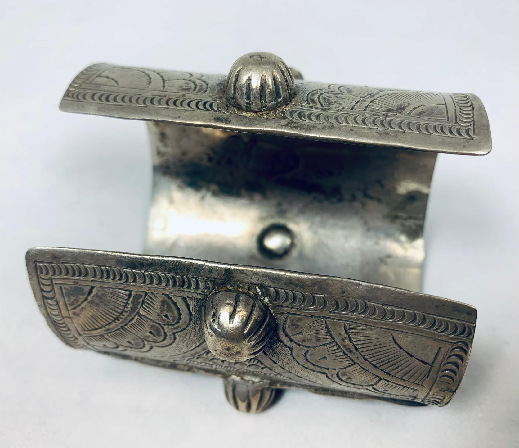 Ägyptisches Bedouin-Silber-Manschettenarmband im Angebot 1