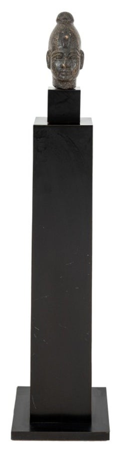 Ägyptische Kopfskulptur aus geschnitztem Stein