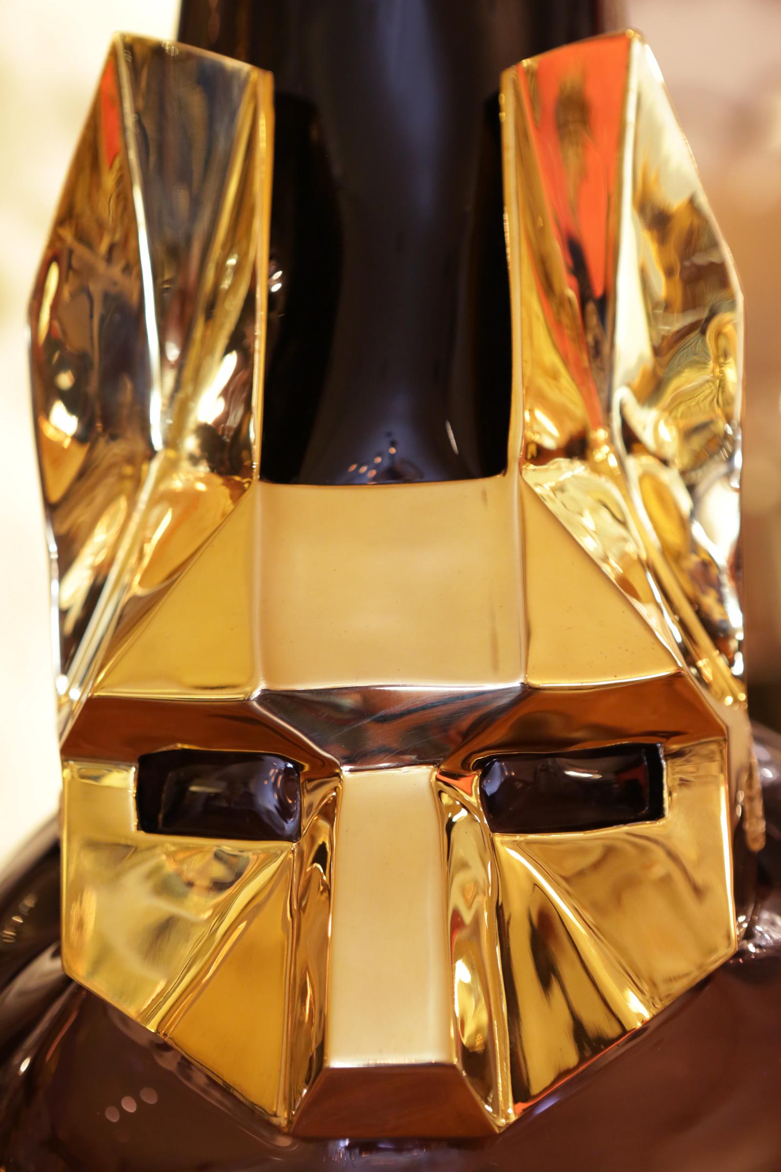 XXIe siècle et contemporain Vase masque de chat égyptien en verre noir et bronze en vente