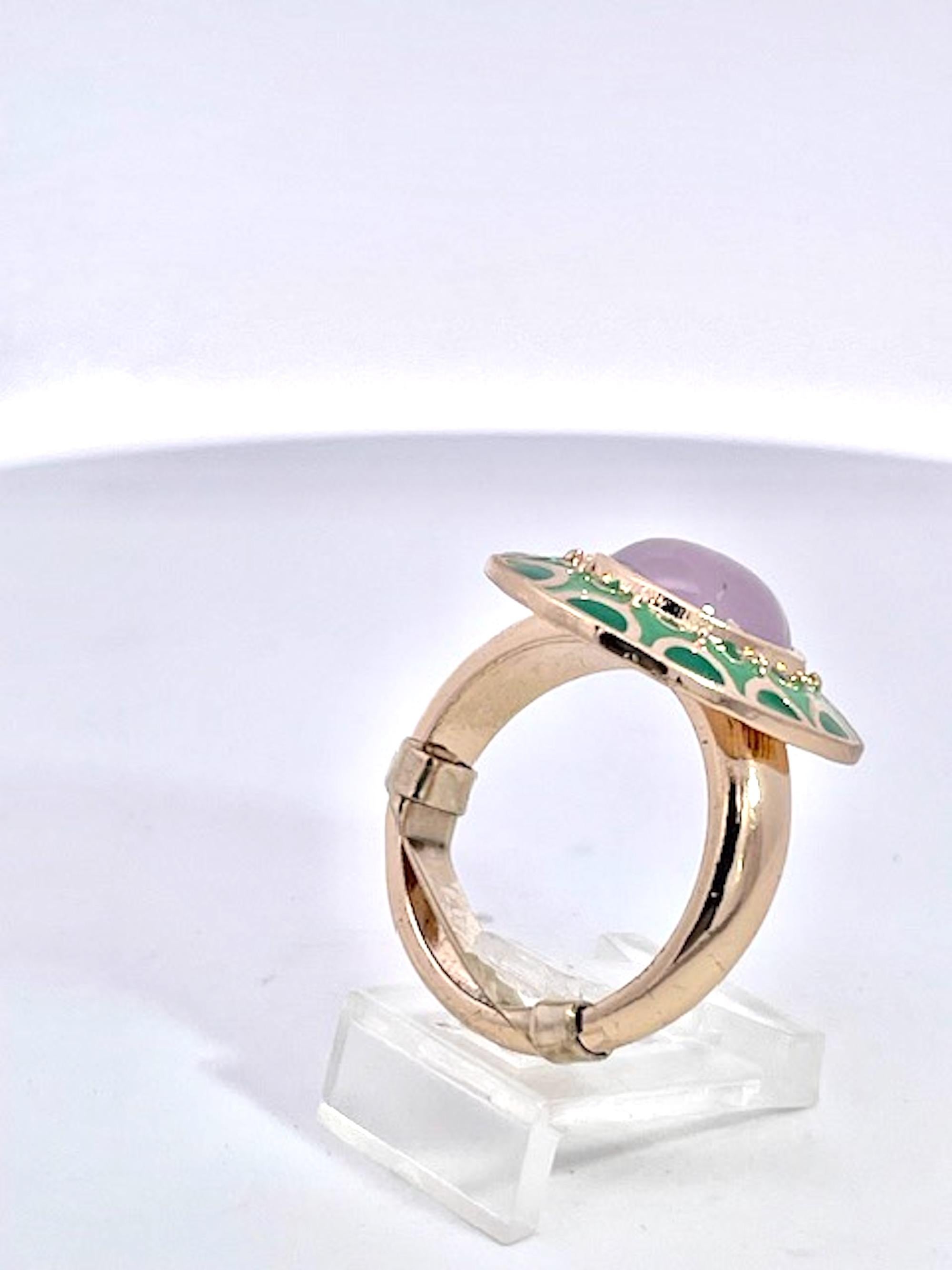 Modernista Anello in stile Deco egiziano con smalto e giada lavanda 14K in vendita
