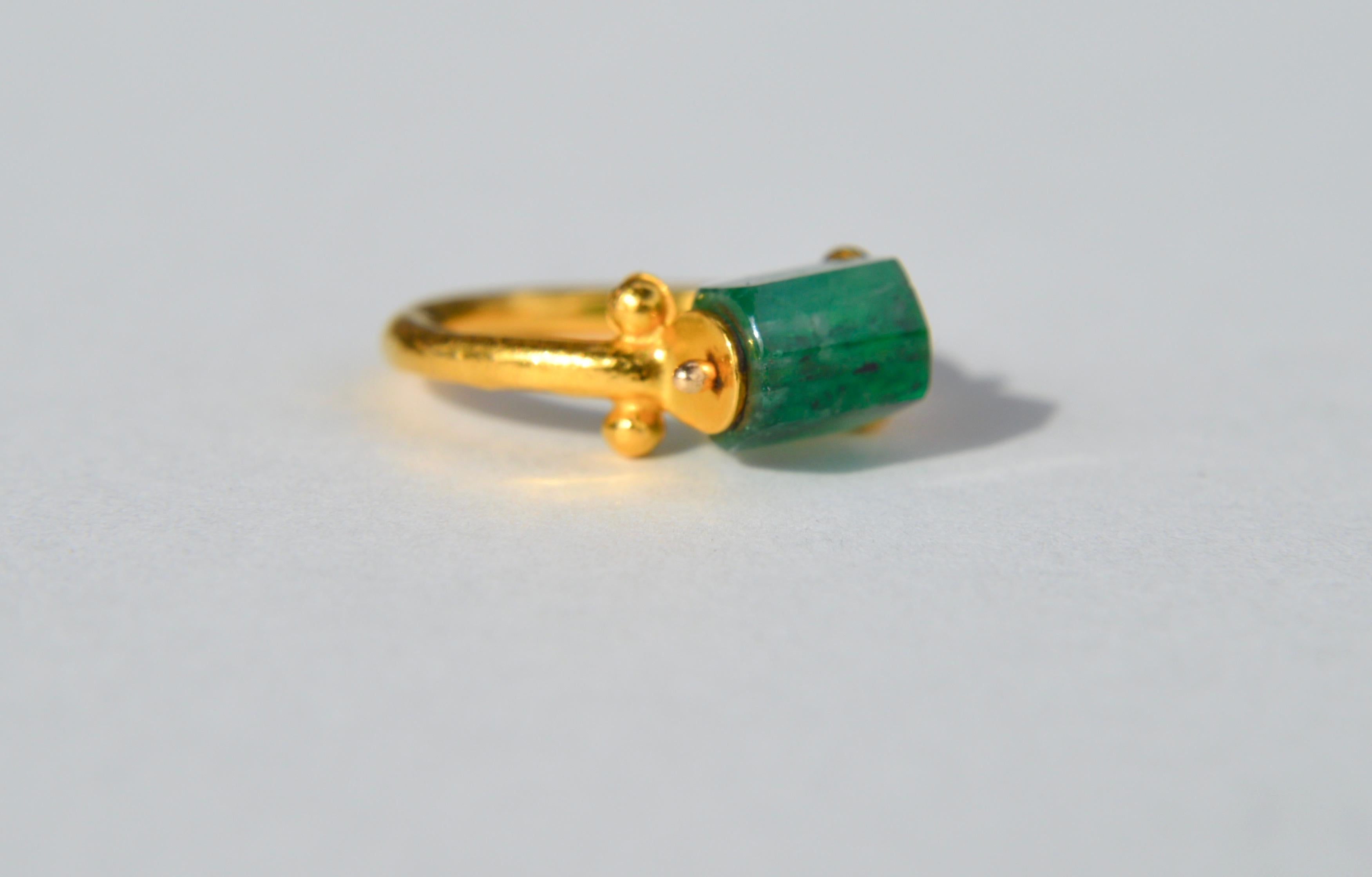 Gorgeous natural genuine hexagonal emerald and solid 14K yellow gold Egyptian / Hellenistic Greek reproduction ring from The Metropolitan Museum of Art NYC circa 1970s.

After Egypt came under the rule of the Hellenistic Greeks (323-27 B.C.), and