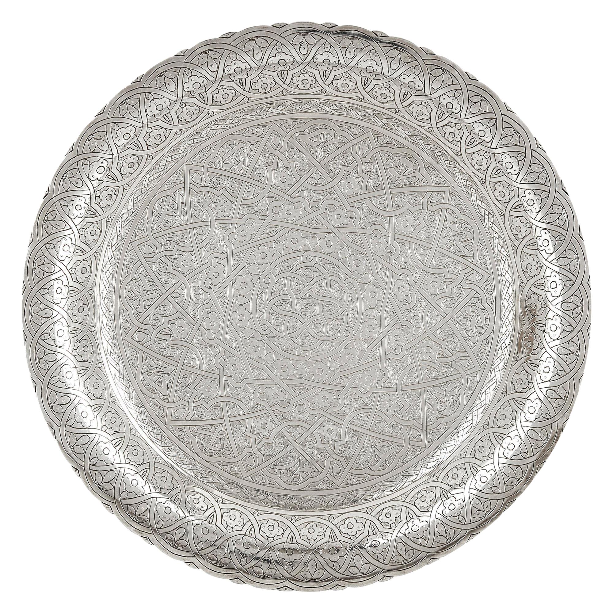 Plato egipcio de plata grabada en venta