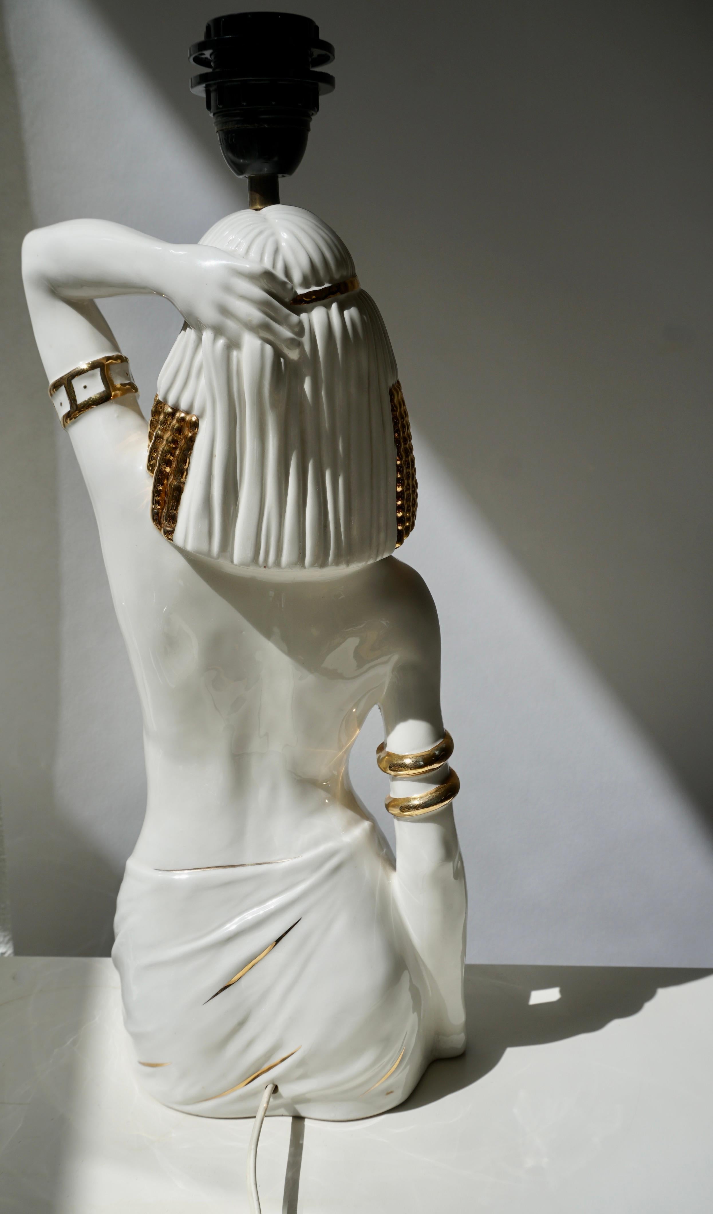 Doré Lampe figurative égyptienne en vente