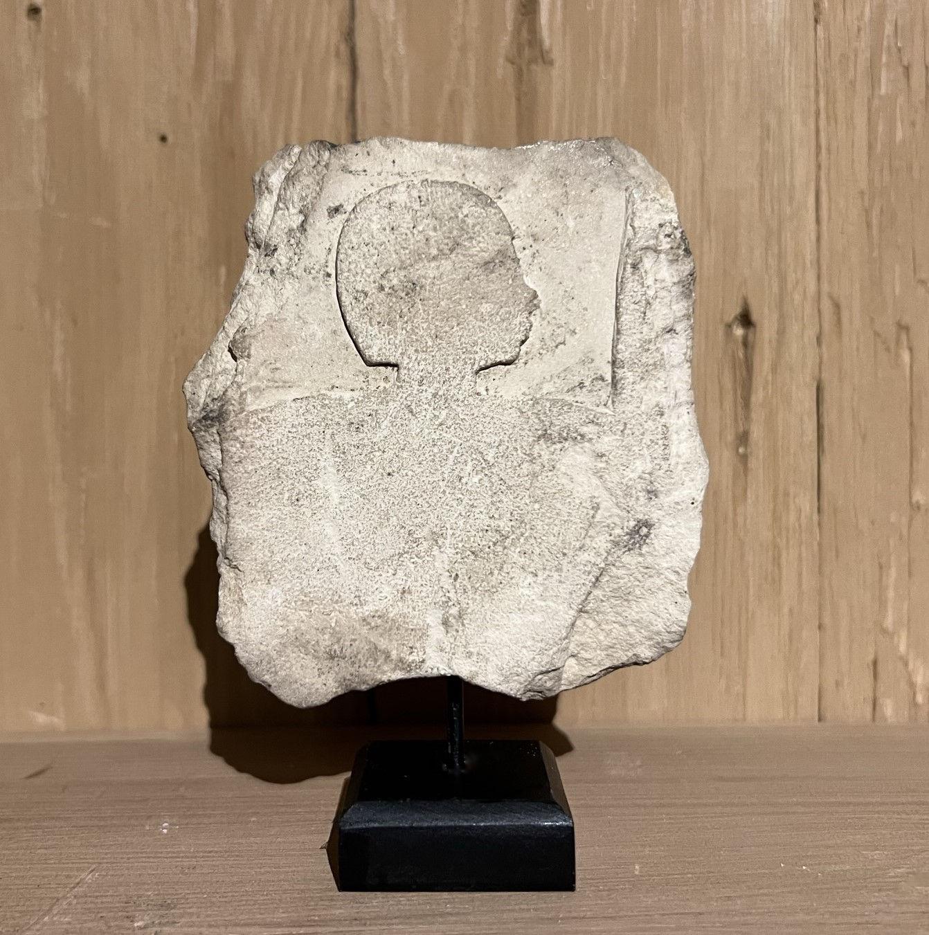 Egyptian figurative limestone architectural fragment  In Good Condition In Vosselaar, BE