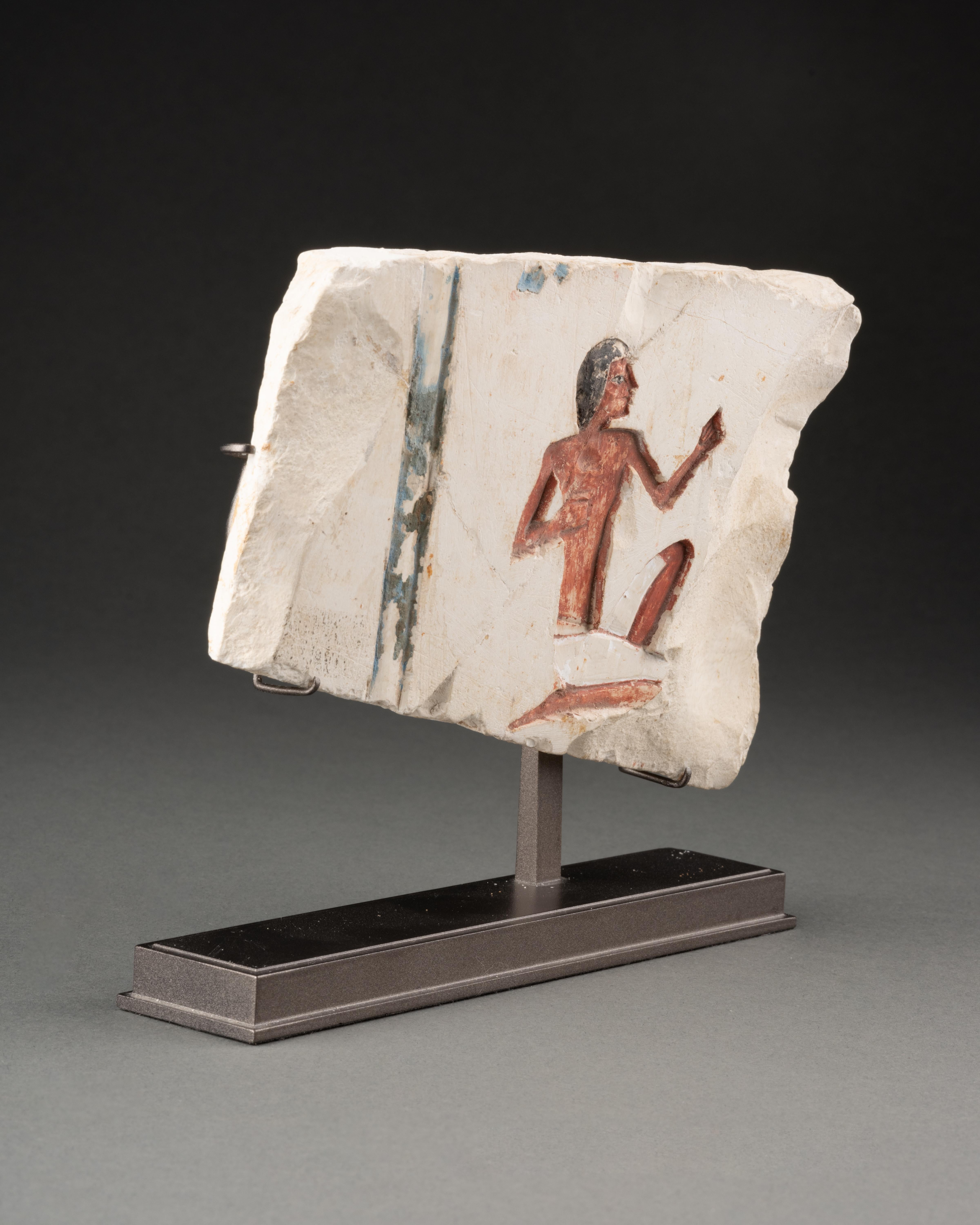 Fragmento egipcio de un hombre sentado - Antiguo Egipto, 26ª dinastía (664-525 a.C.) Egipcio en venta
